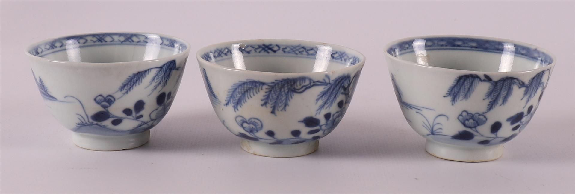 Six blue/white porcelain cups and four saucers, China, Qianlong, 18th century. - Image 11 of 21