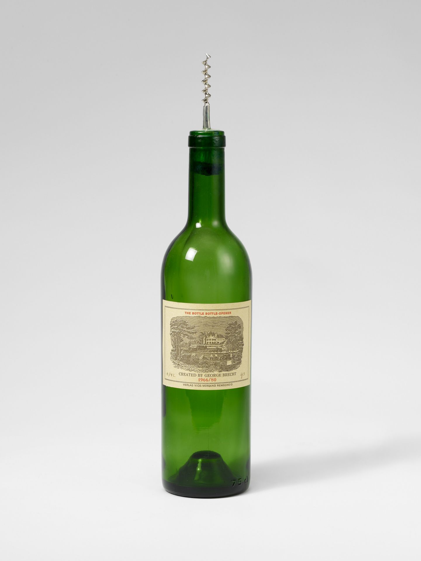 George Brecht. The Bottle Bottle-Opener 1966/1980. Weinflache. Monogrammiert.