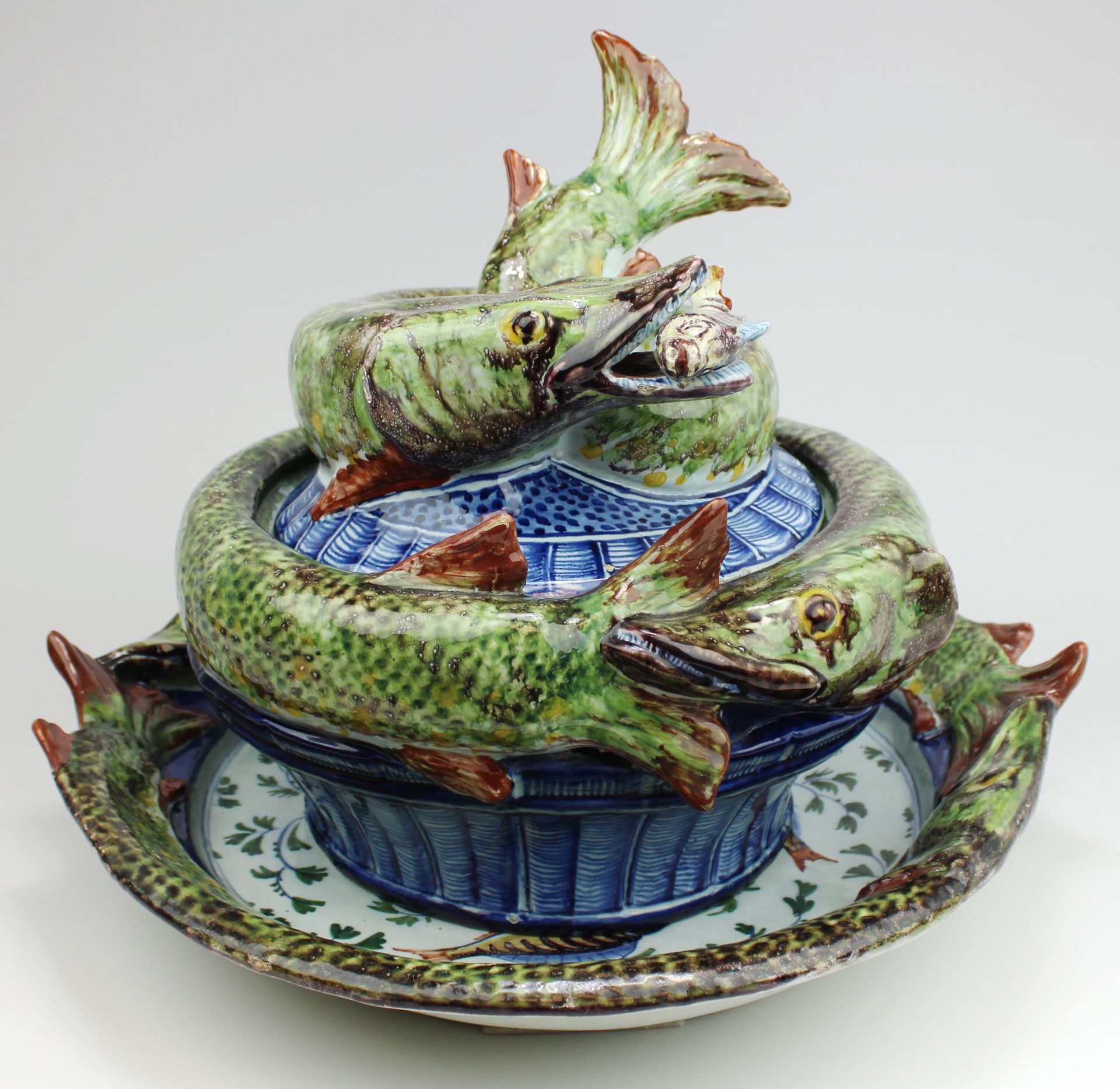 A pair of Delft pottery polychrome fish tureens 'snoeck terrines' - Bild 2 aus 11