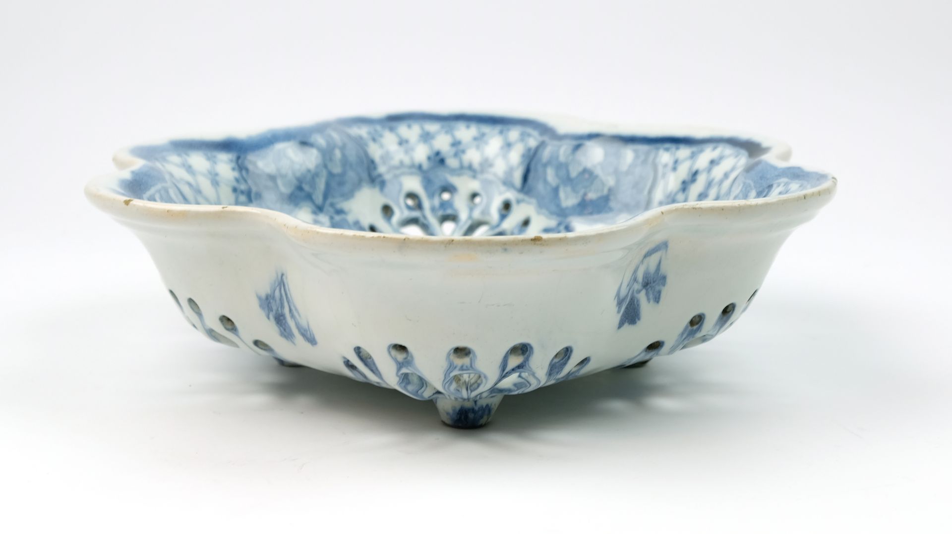 An Arnhem pottery blue and white dish - Bild 4 aus 6