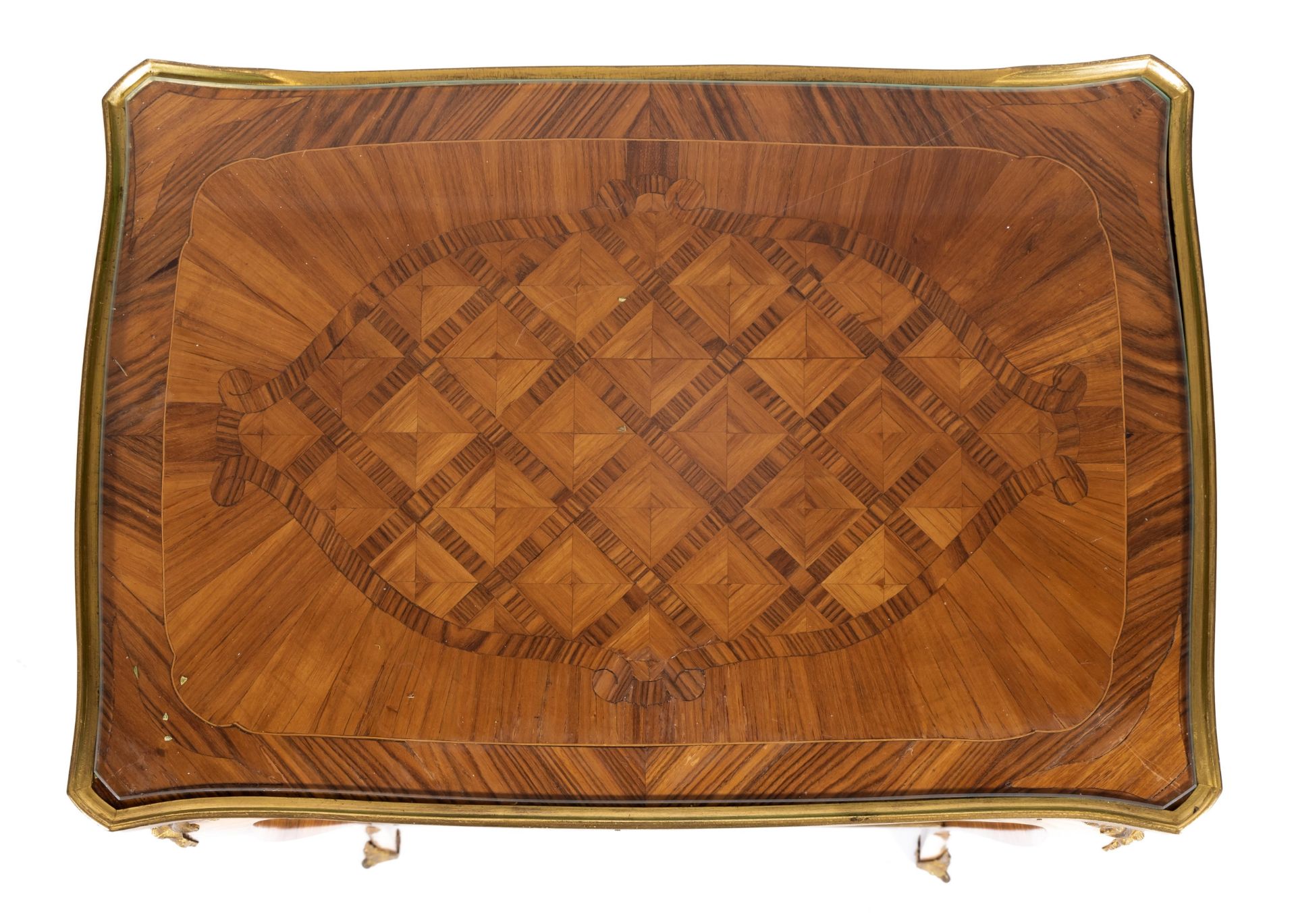 A Louis XV ormolu-mounted tulipwood and kingwood parquetry occasional table - Bild 4 aus 4