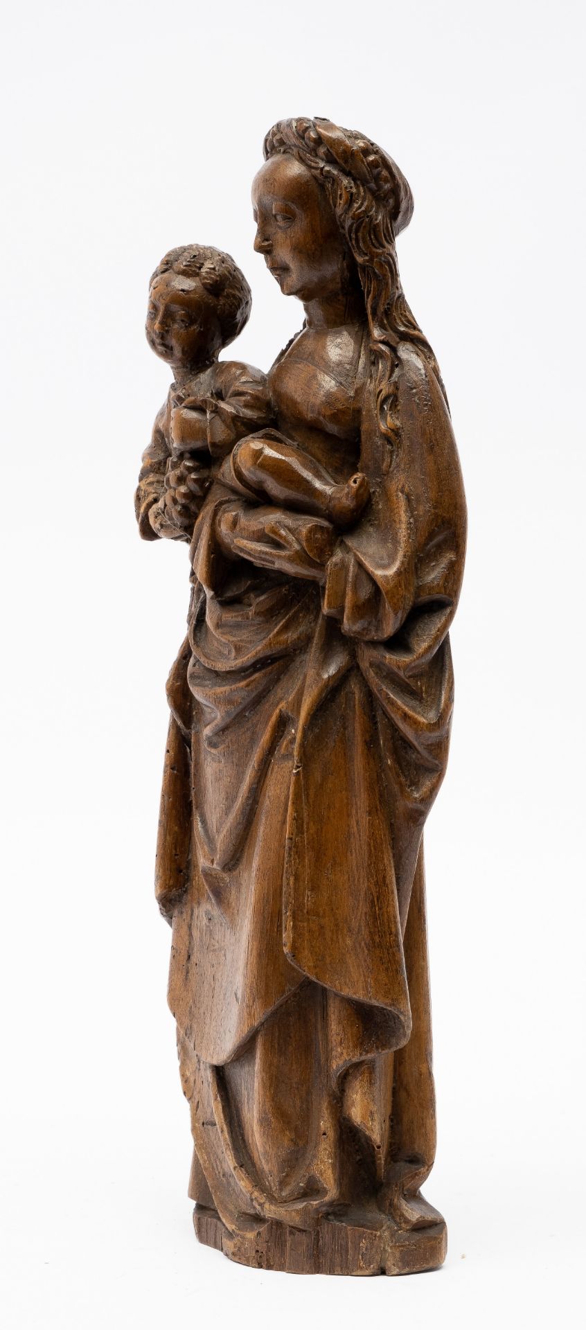 A Mechelen carved walnut group of the Virgin and Child - Bild 3 aus 5
