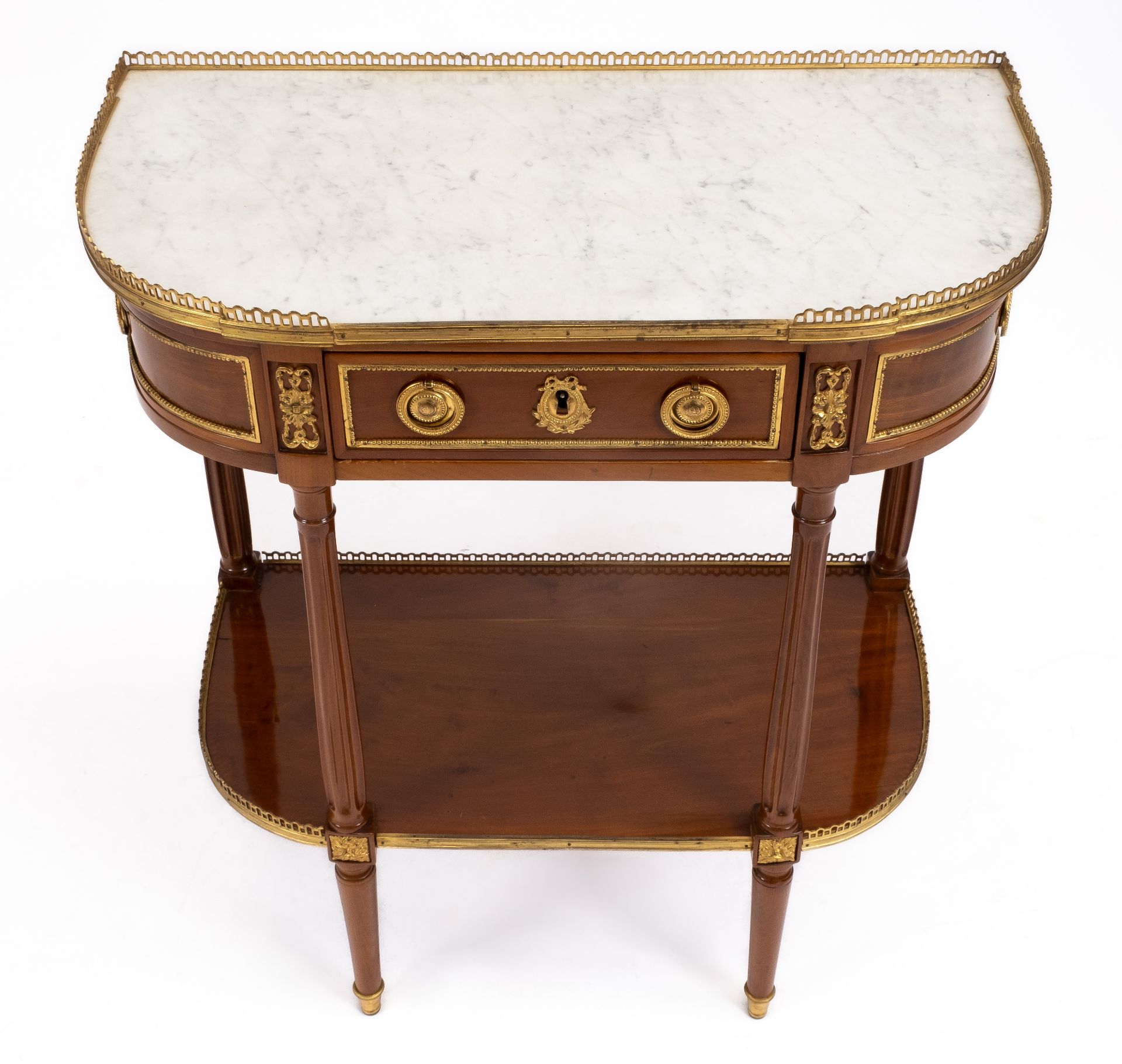 A pair of Louis XVI ormolu-mounted mahogany console dessertes - Bild 6 aus 7