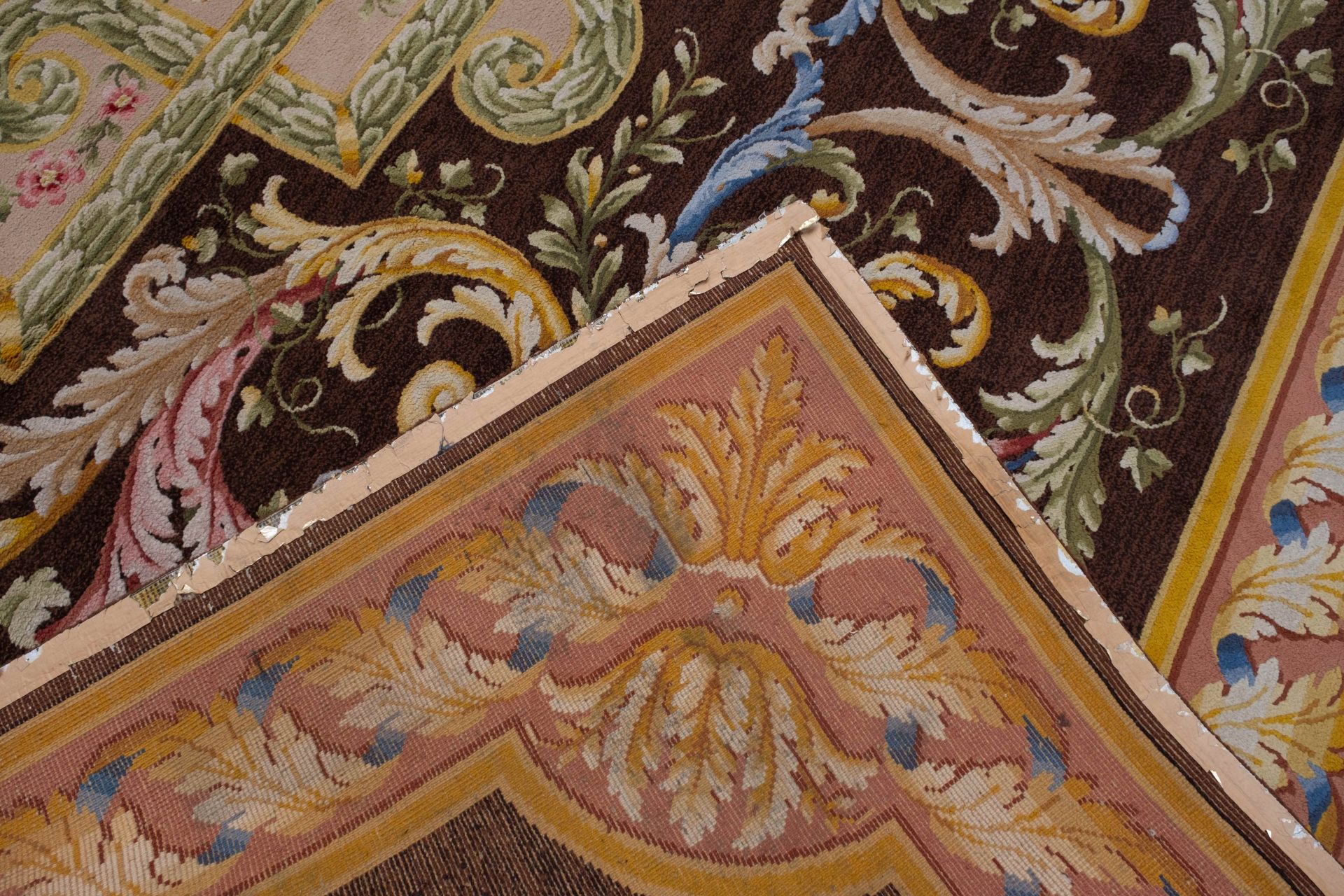 A large Spanish wool rug, from the Royal Tapestry Factory (Real Fábrica de Tapices) - Image 3 of 4