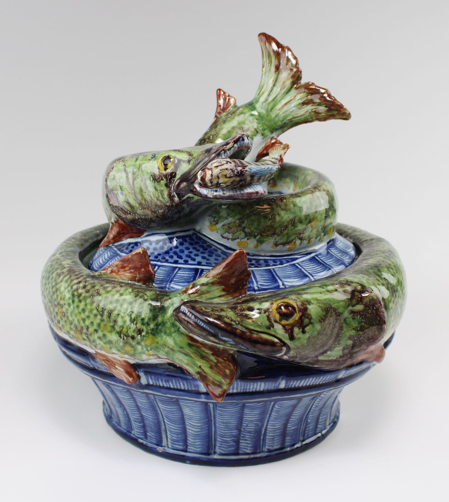 A pair of Delft pottery polychrome fish tureens 'snoeck terrines' - Image 9 of 11