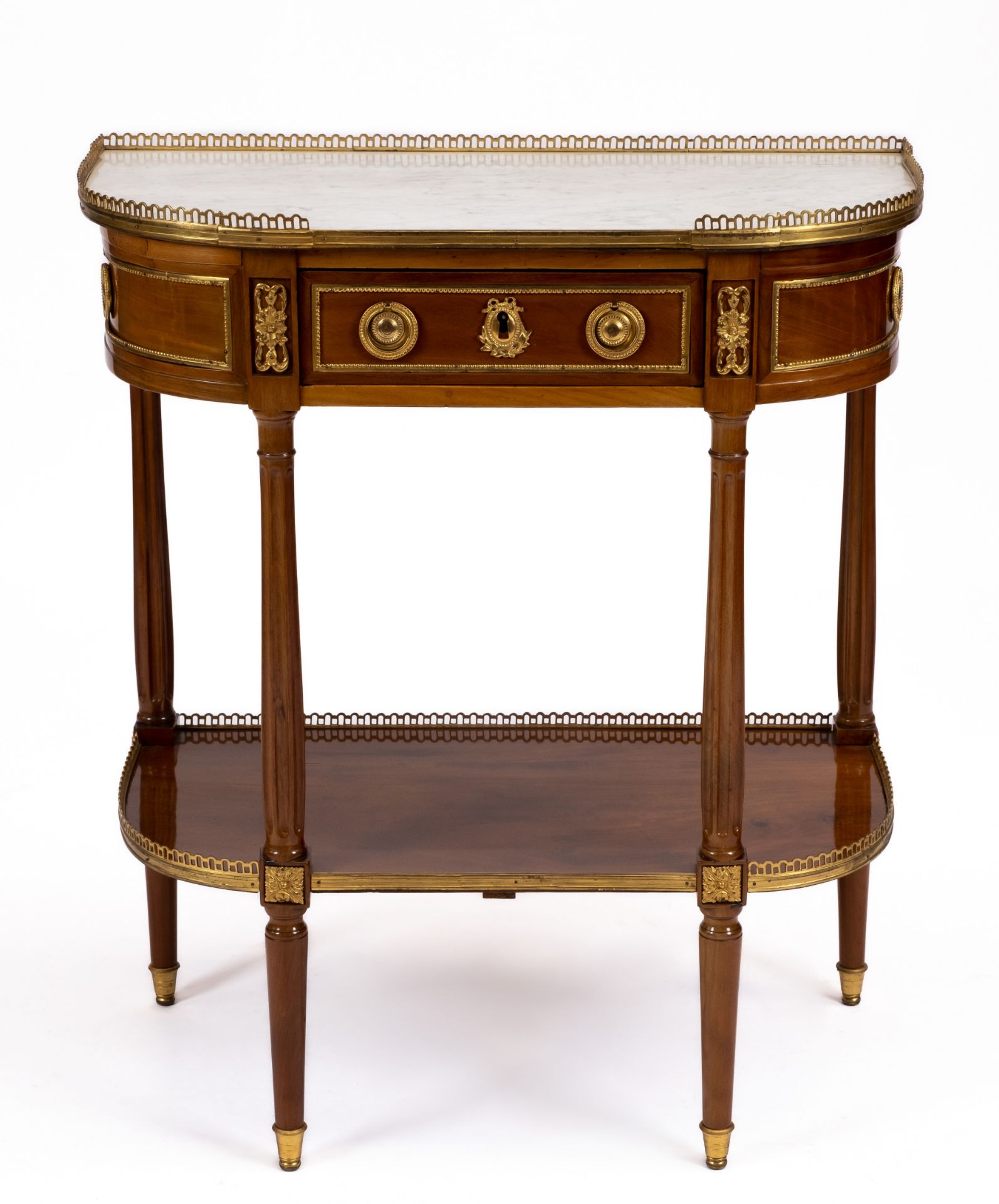 A pair of Louis XVI ormolu-mounted mahogany console dessertes - Bild 2 aus 7