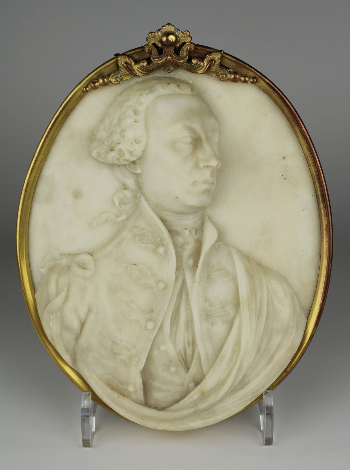 An oval carved marble portrait relief of a nobleman - Bild 4 aus 11