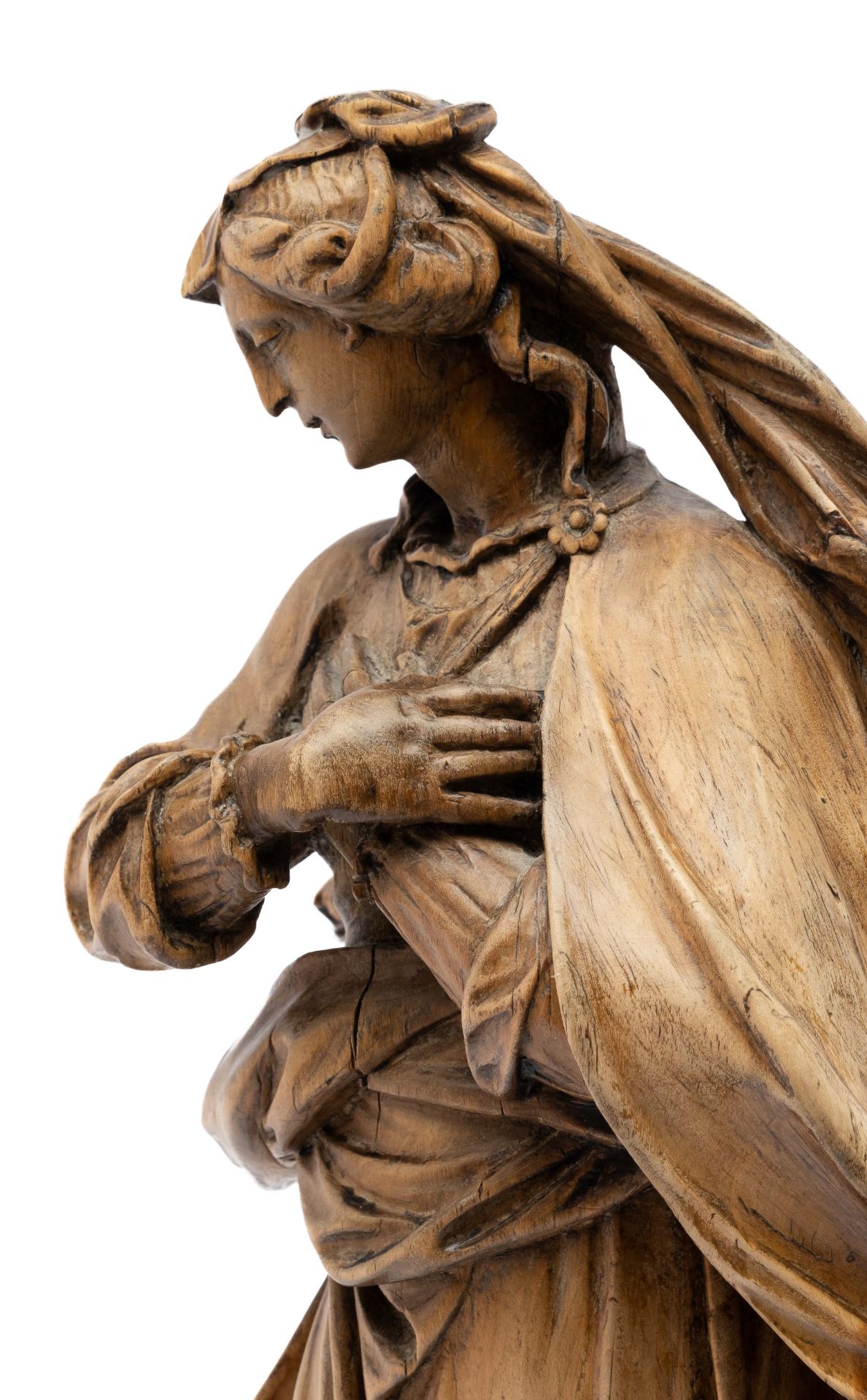 A carved limewood figure of the Virgin Mary - Image 3 of 4