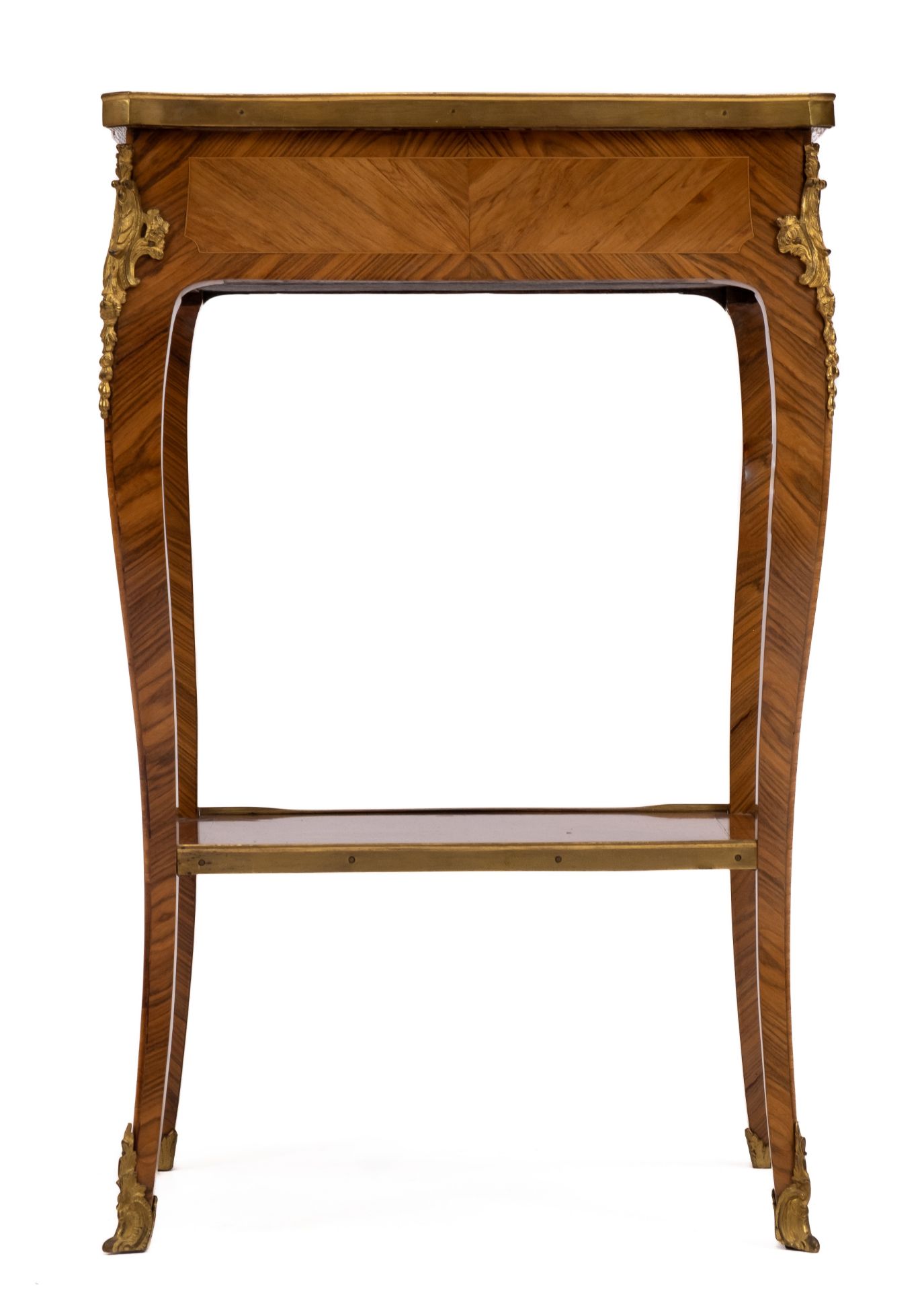 A Louis XV ormolu-mounted tulipwood and kingwood parquetry occasional table - Bild 3 aus 4