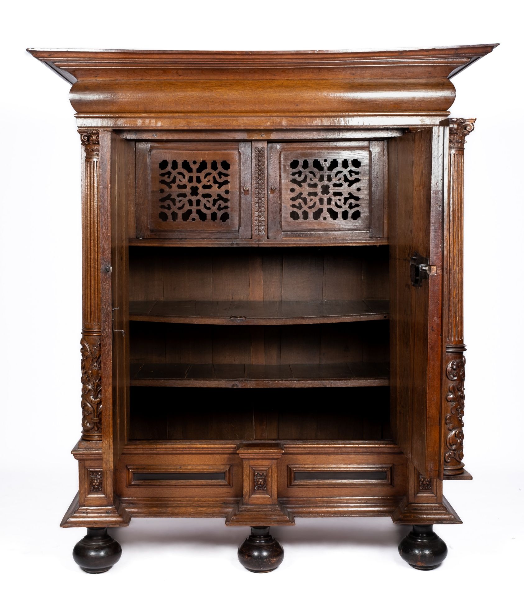 A Frisian carved oak and ebony cupboard 'keeftkast' - Image 3 of 7