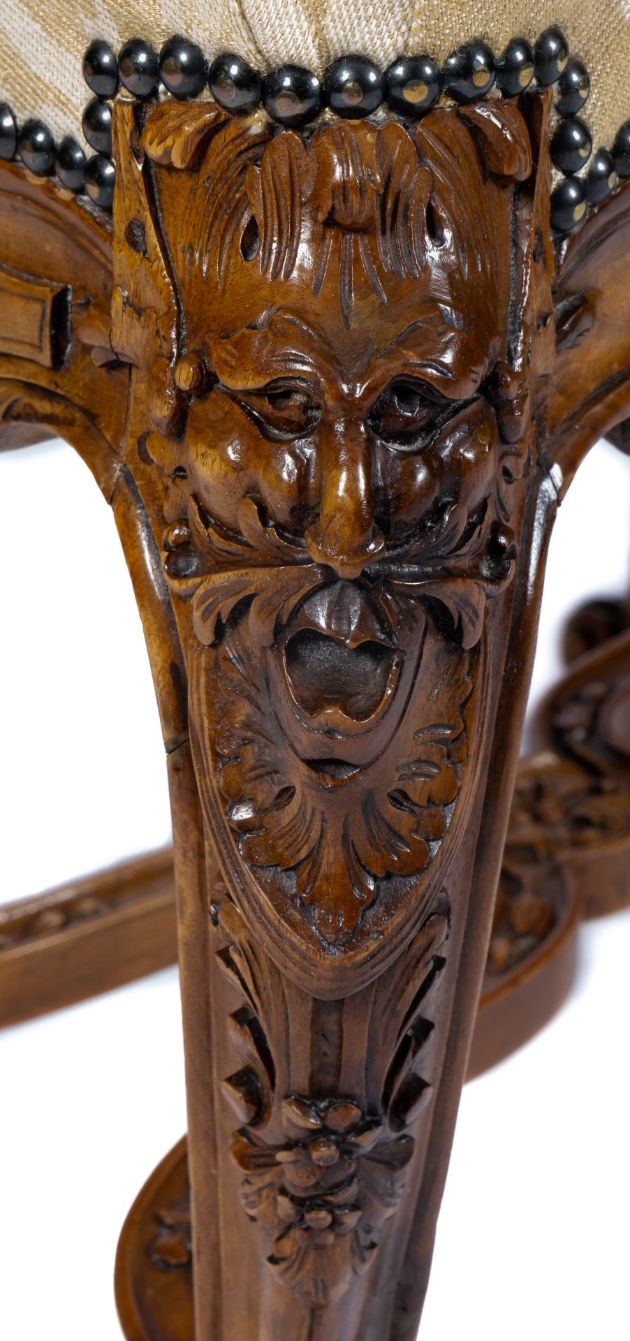 A French carved walnut banquette - Image 4 of 4