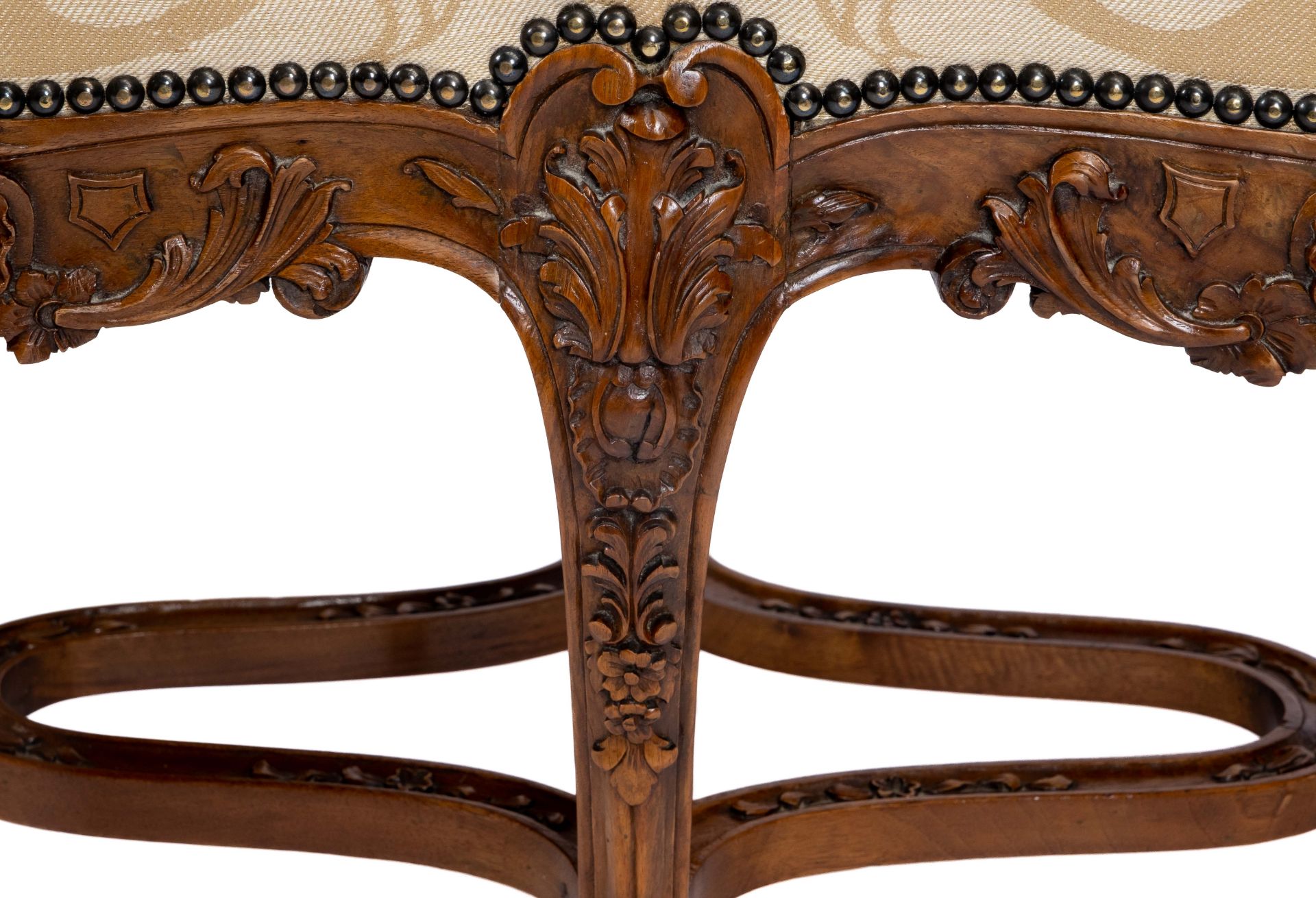 A French carved walnut banquette - Image 3 of 4