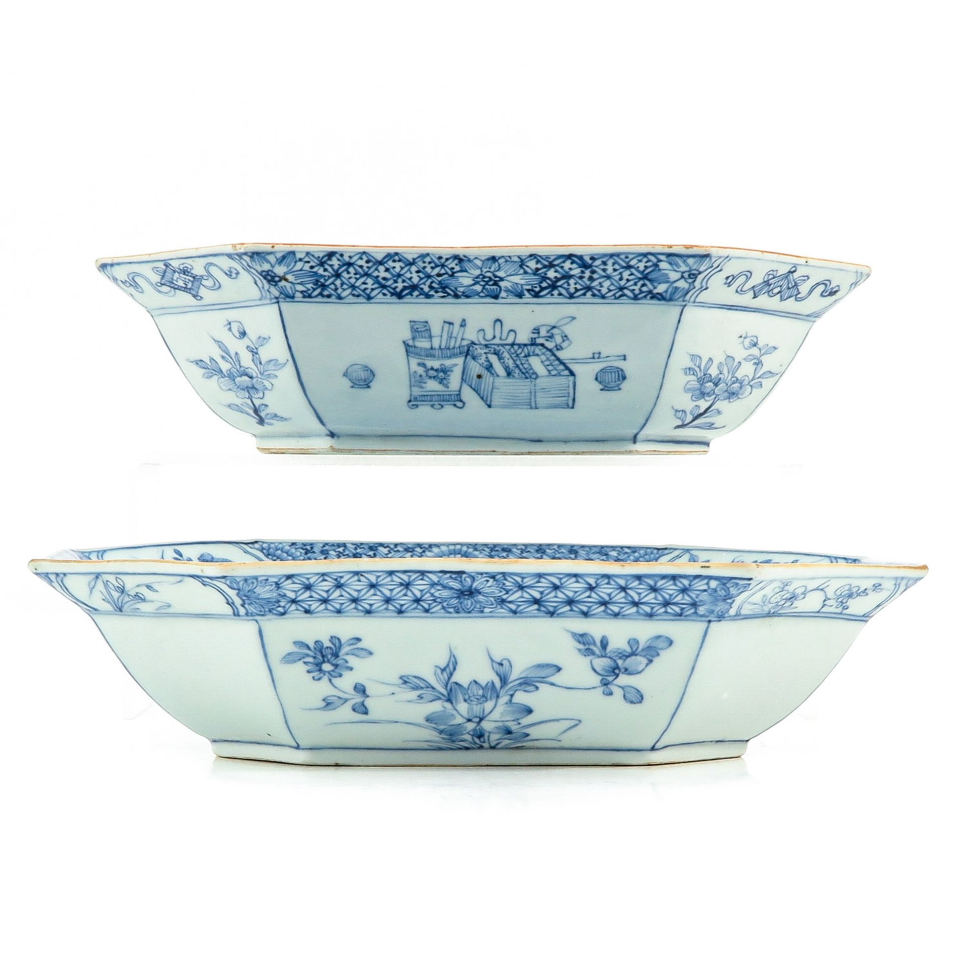 A Pair of Blue and White Serving Bowls - Bild 3 aus 9