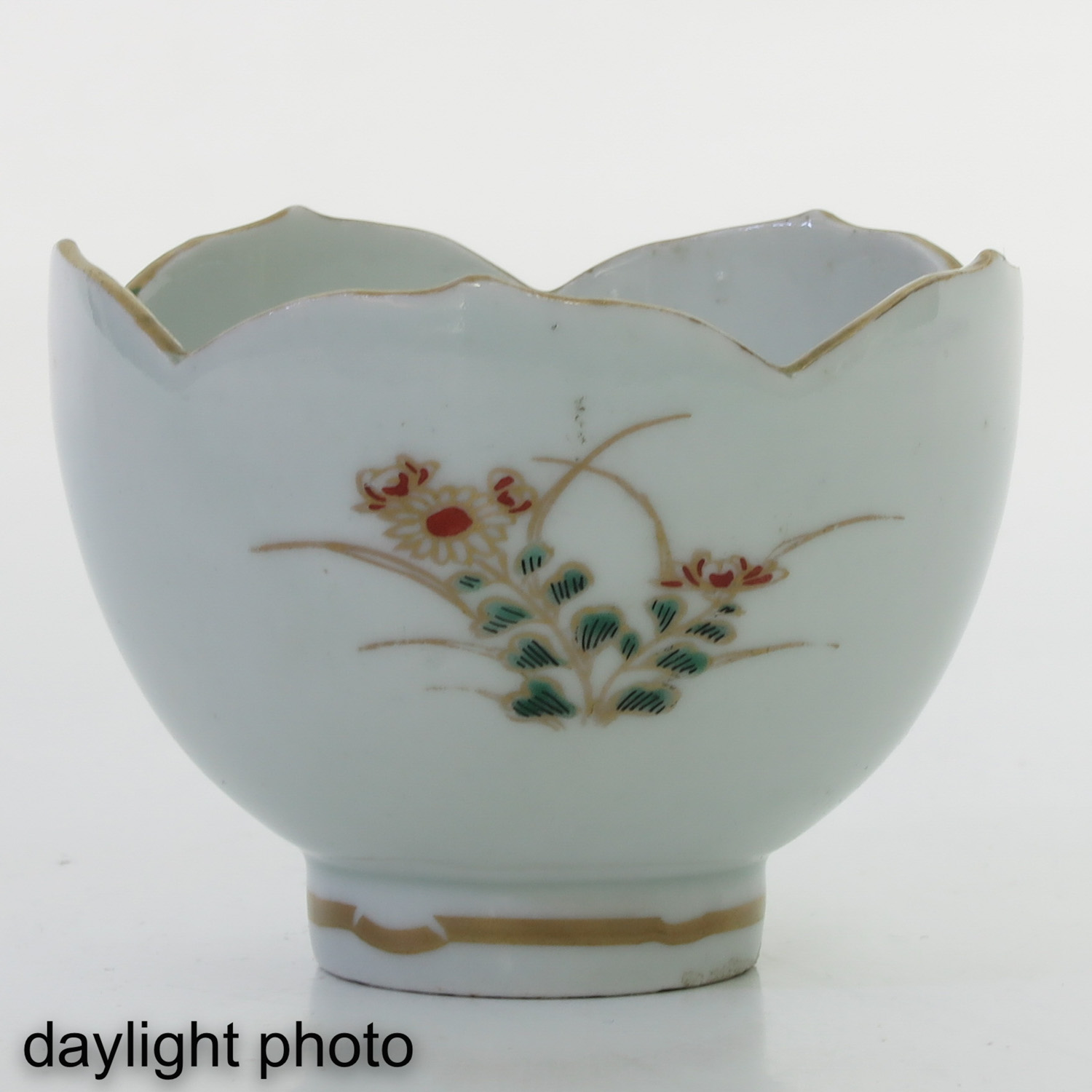 A Pair of Famille Rose Cups - Image 7 of 9