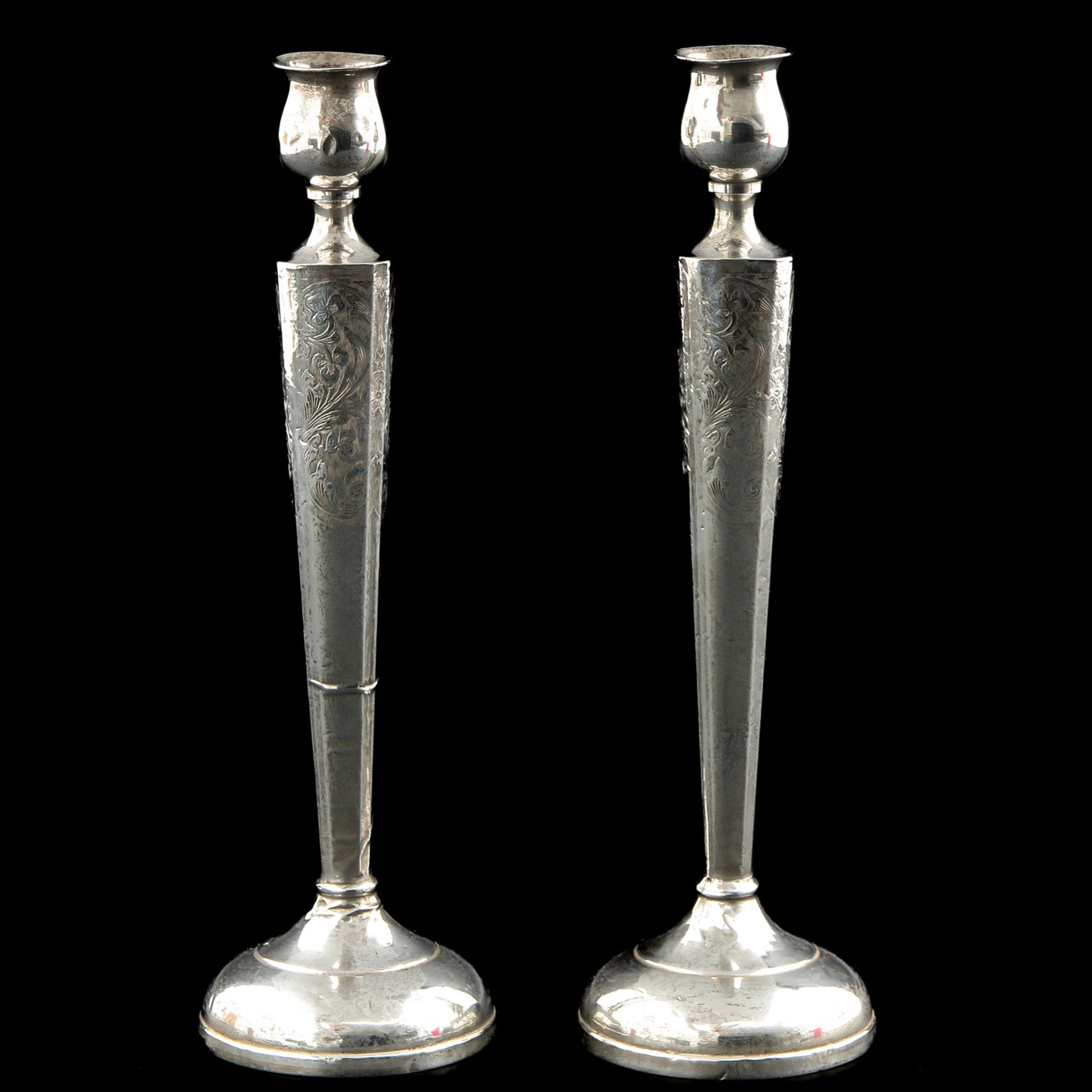 A Pair of Sterling Silver Candlesticks - Bild 4 aus 7