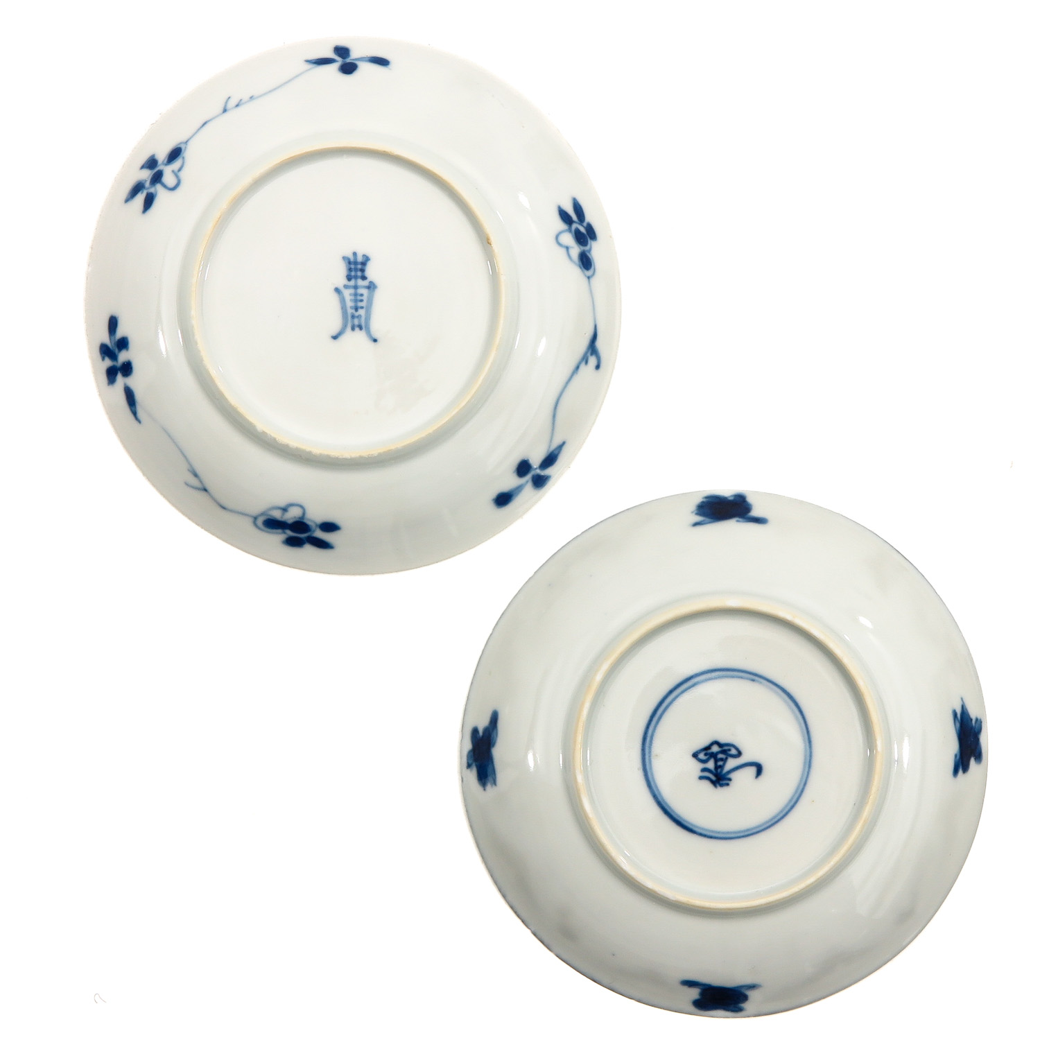 A Collection of 4 Small Blue and White Plates - Image 4 of 10