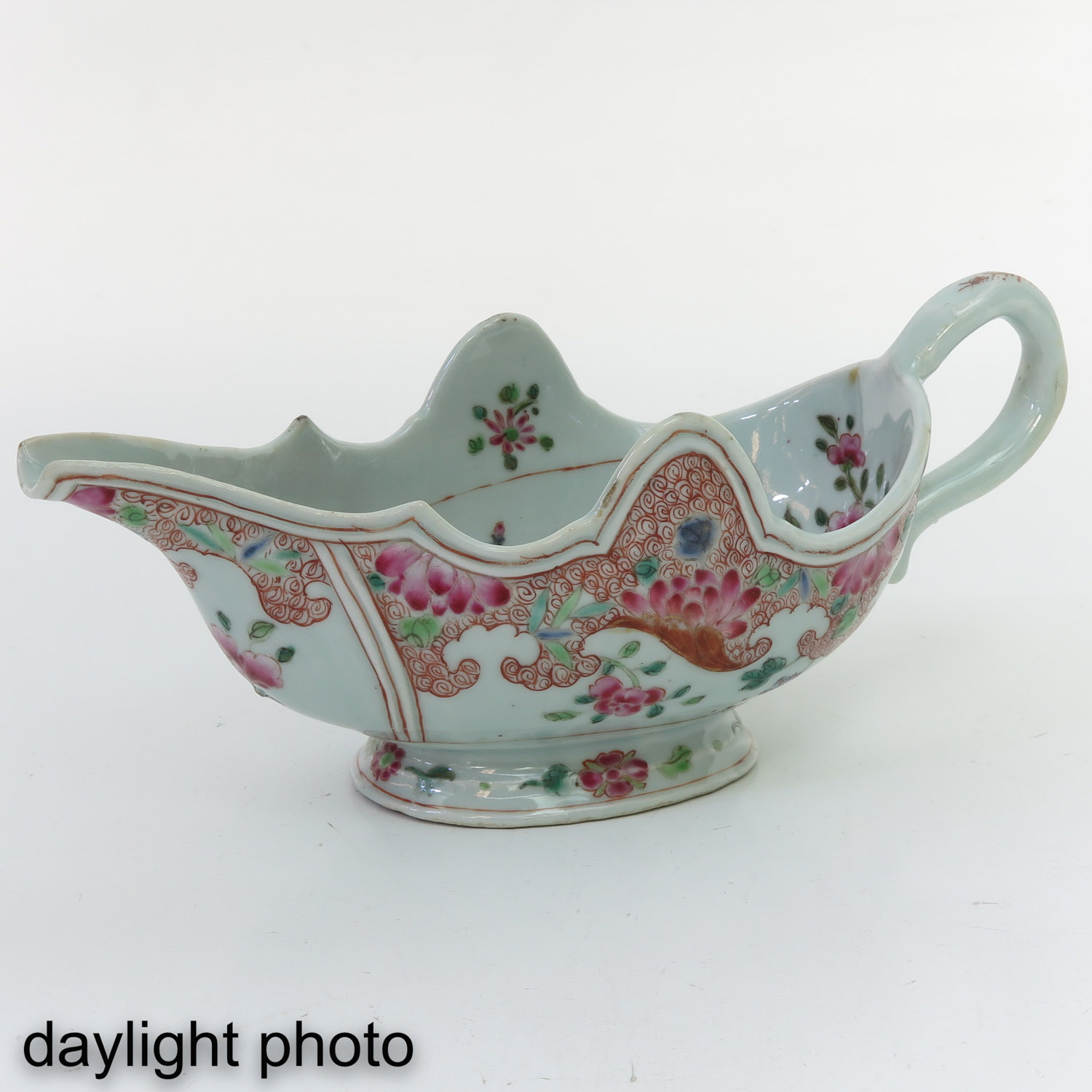 A Famille Rose Gravy Bowl - Image 7 of 10