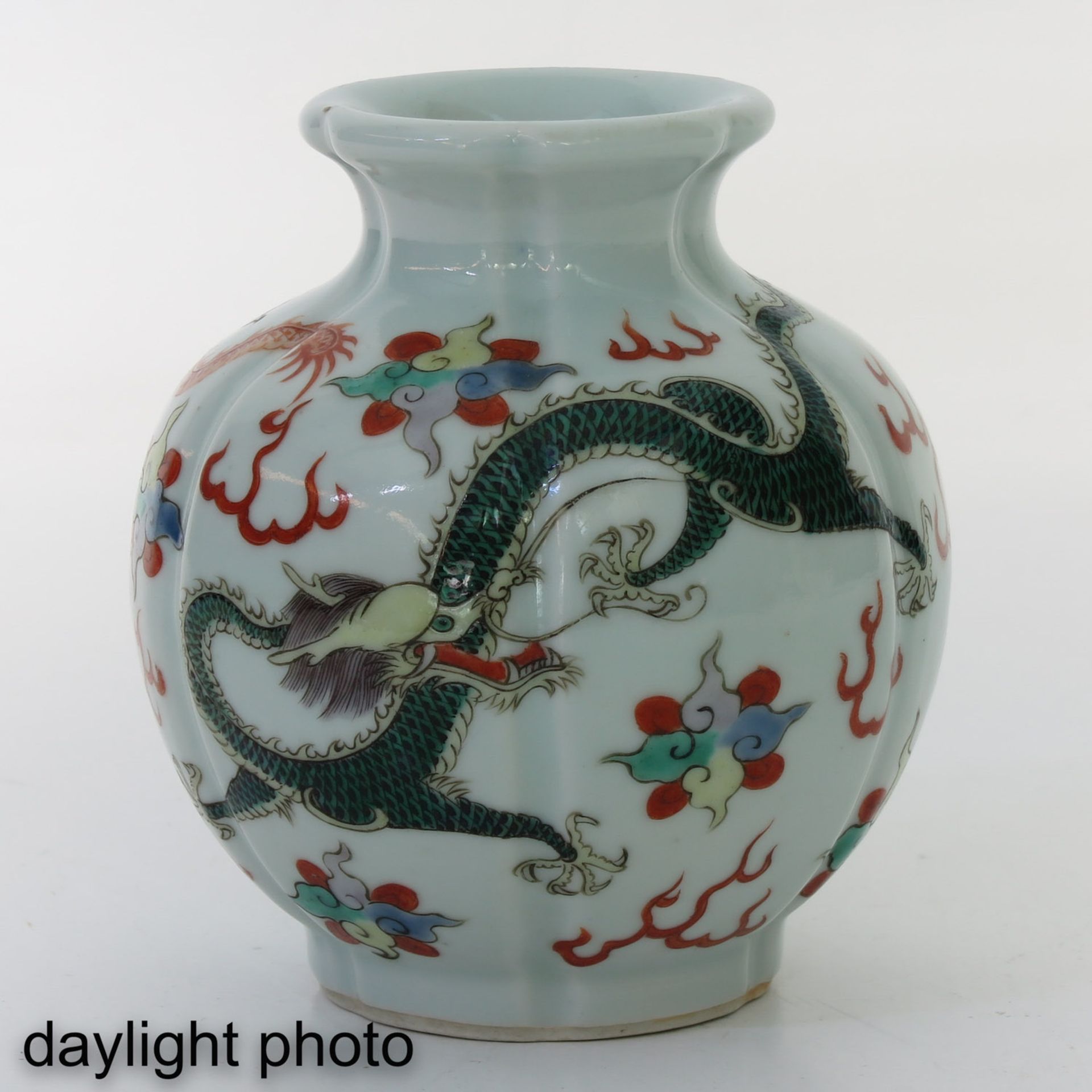 A Small Famille Verte Vase - Image 7 of 10