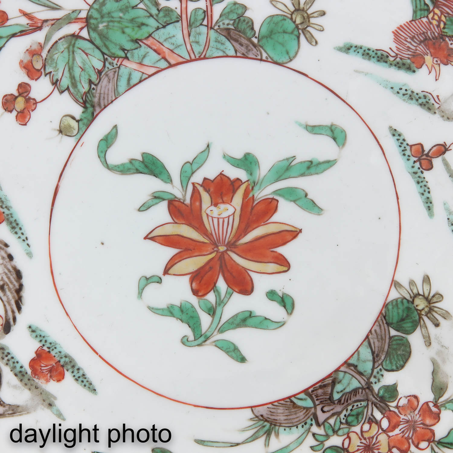 A Lot of 2 Famille Verte Plates - Image 10 of 10