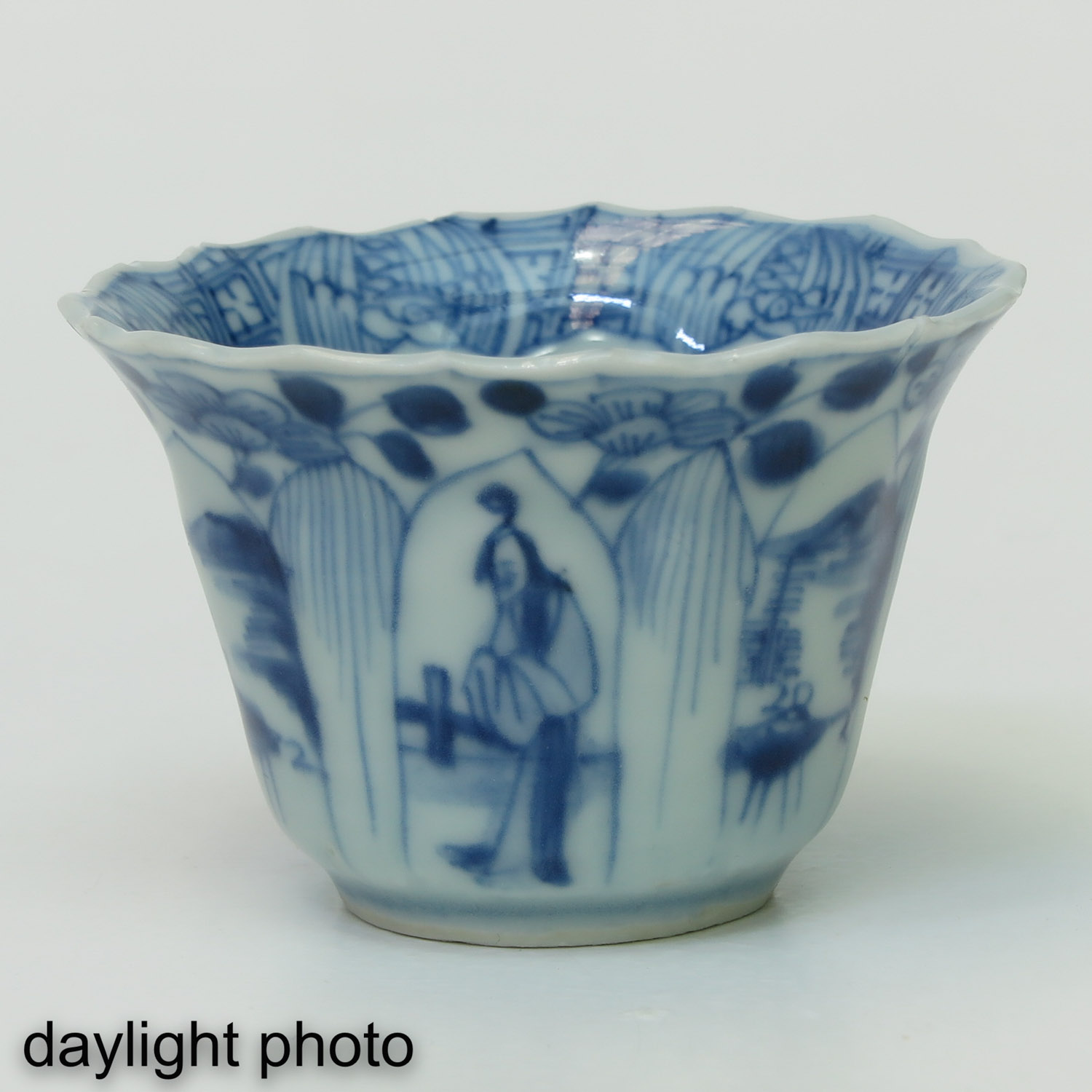 A Lot of 4 Blue and White Cups - Image 14 of 18