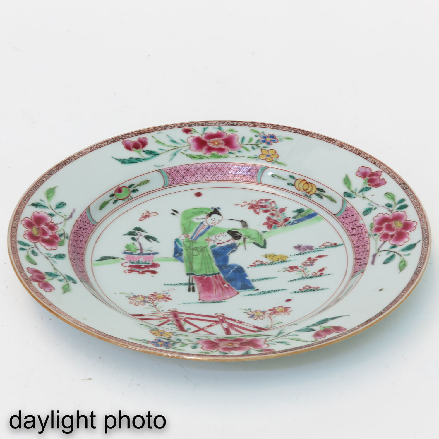 A Famille Rose Plate - Image 3 of 5