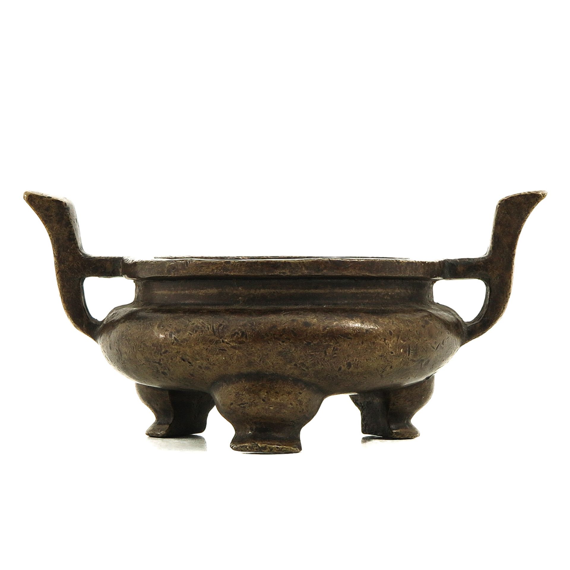 A Bronze Tripod Censer - Image 3 of 10