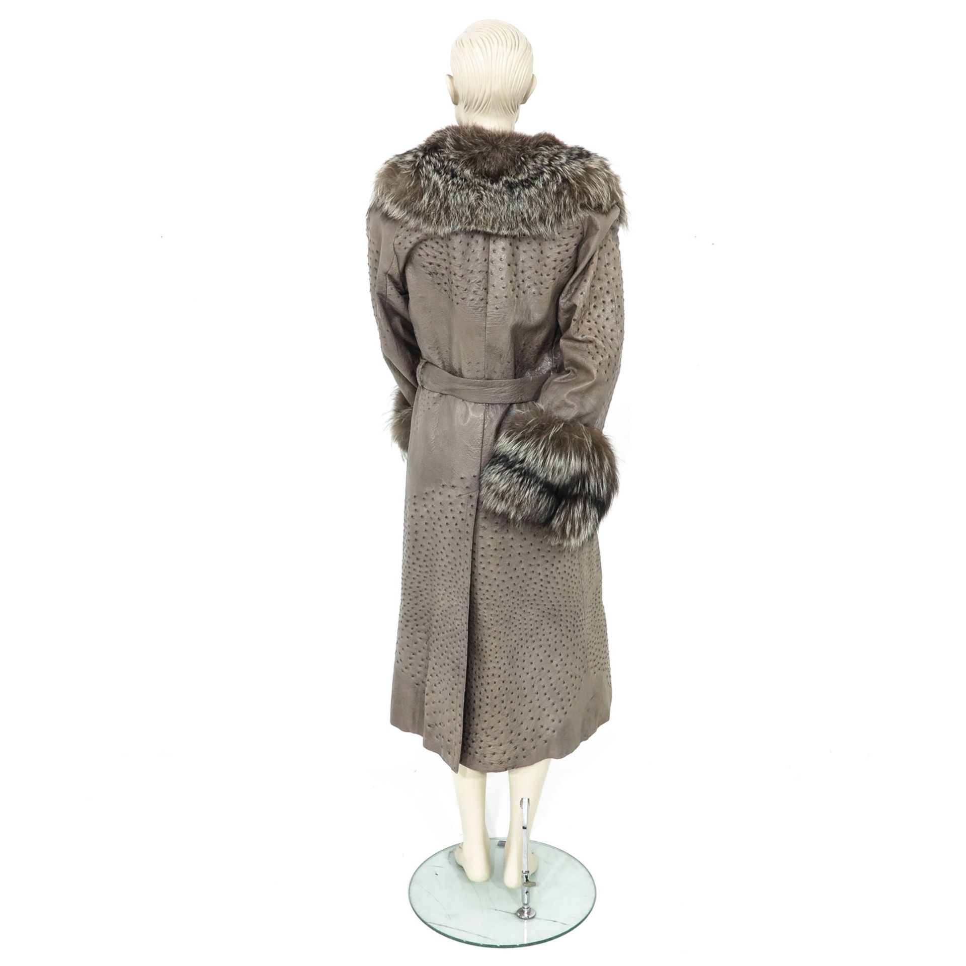 A Vintage Ostrich and Fur Coat by Dior - Bild 2 aus 3