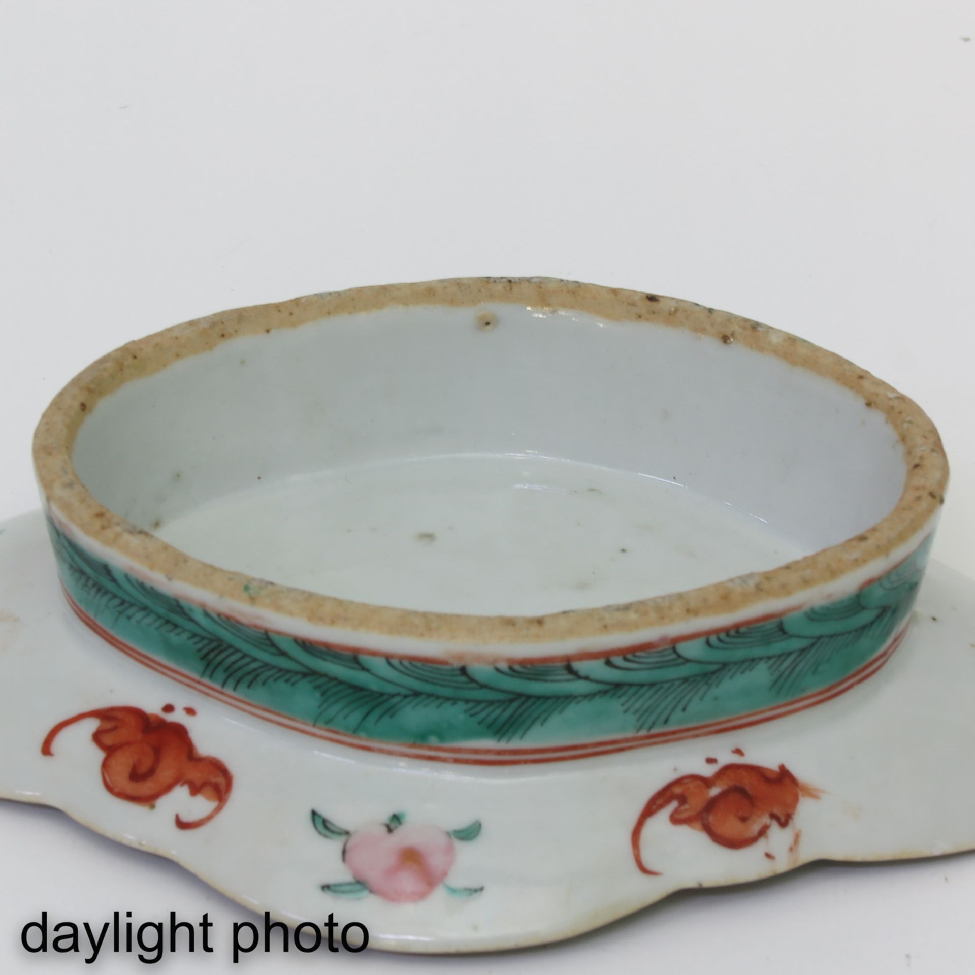 A Wu Shuang Pu Famille Rose Altar Dish - Image 8 of 9