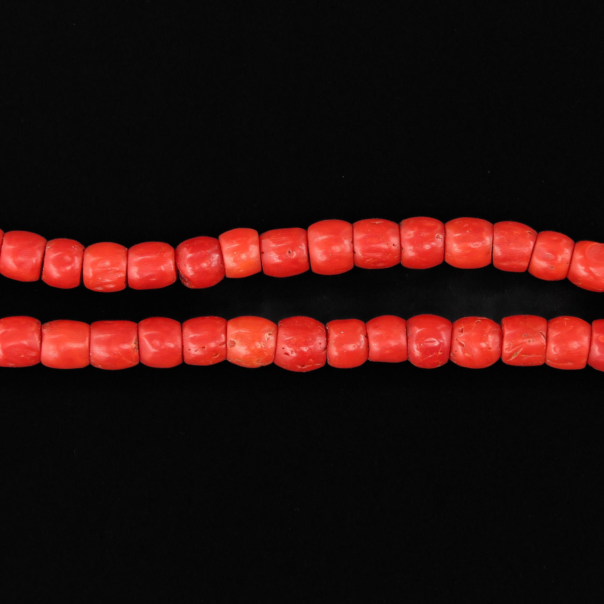 A Red Coral Necklace and Bracelet - Bild 4 aus 4