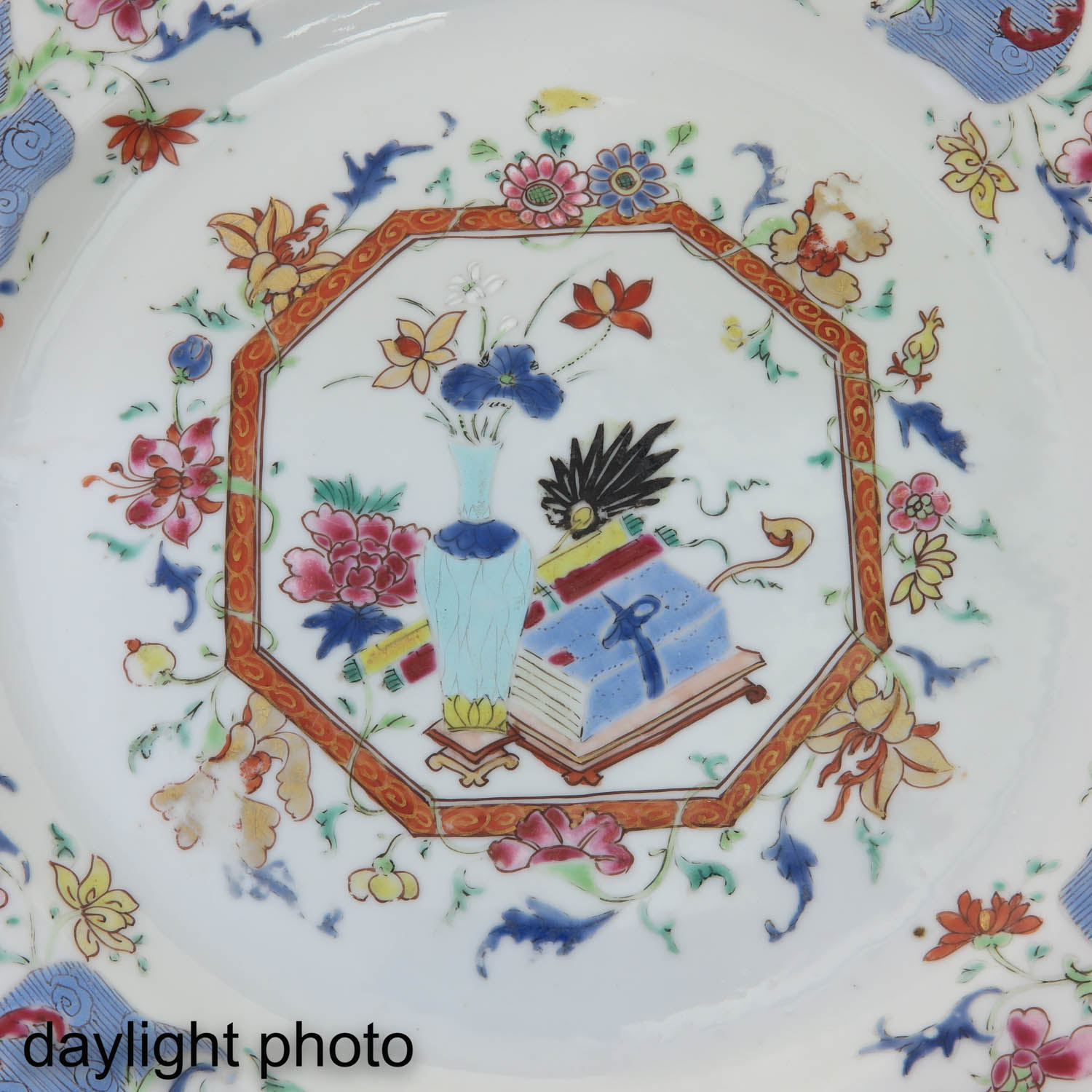 A Pair of Famille Rose Plates - Image 10 of 10