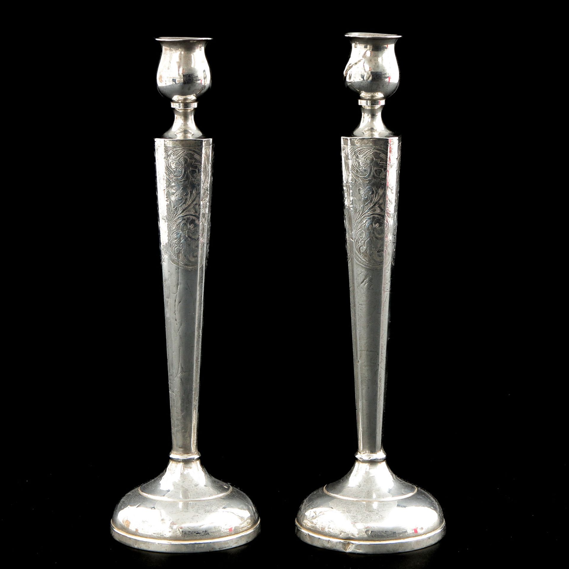 A Pair of Sterling Silver Candlesticks - Bild 2 aus 7