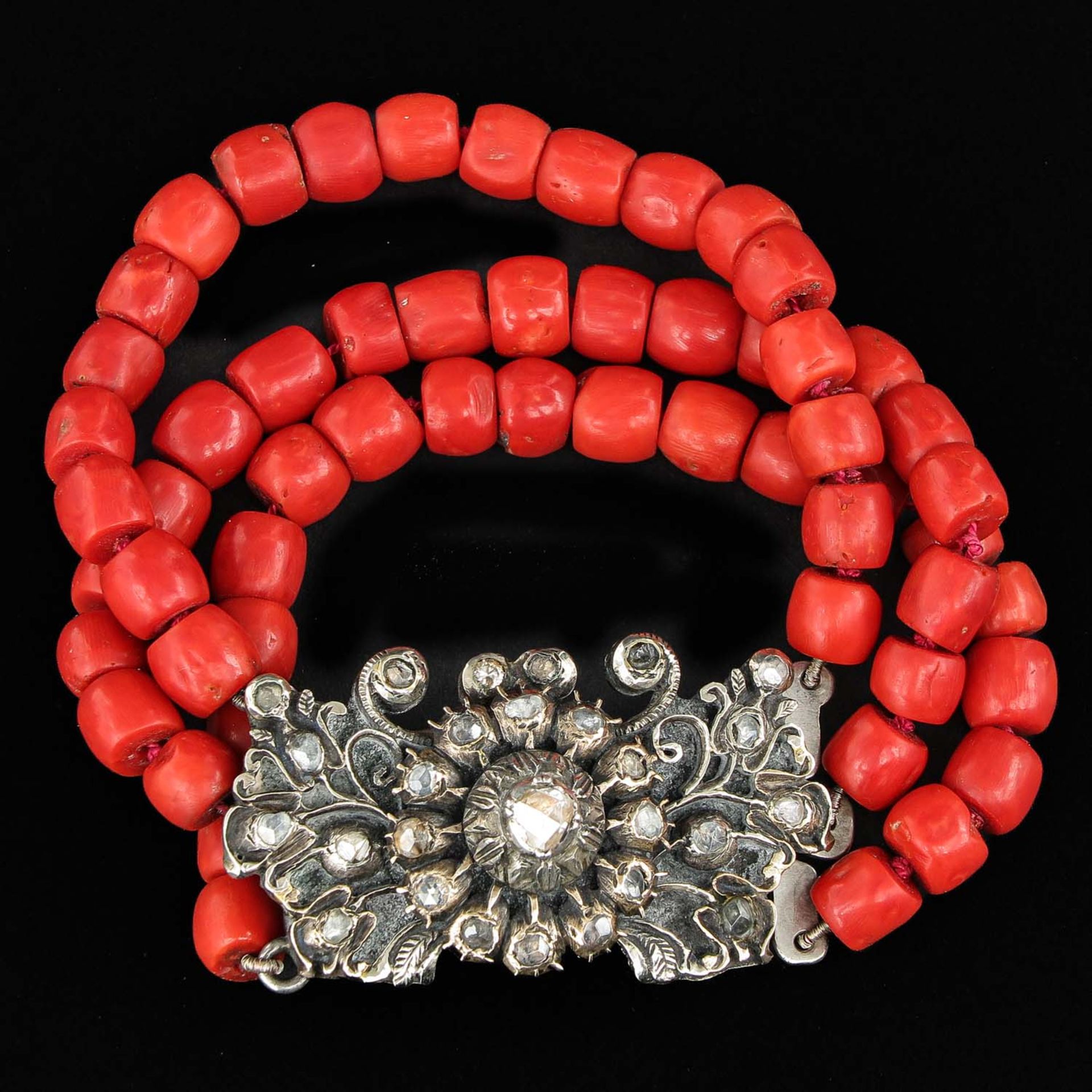 A Red Coral Necklace and Bracelet - Bild 2 aus 4