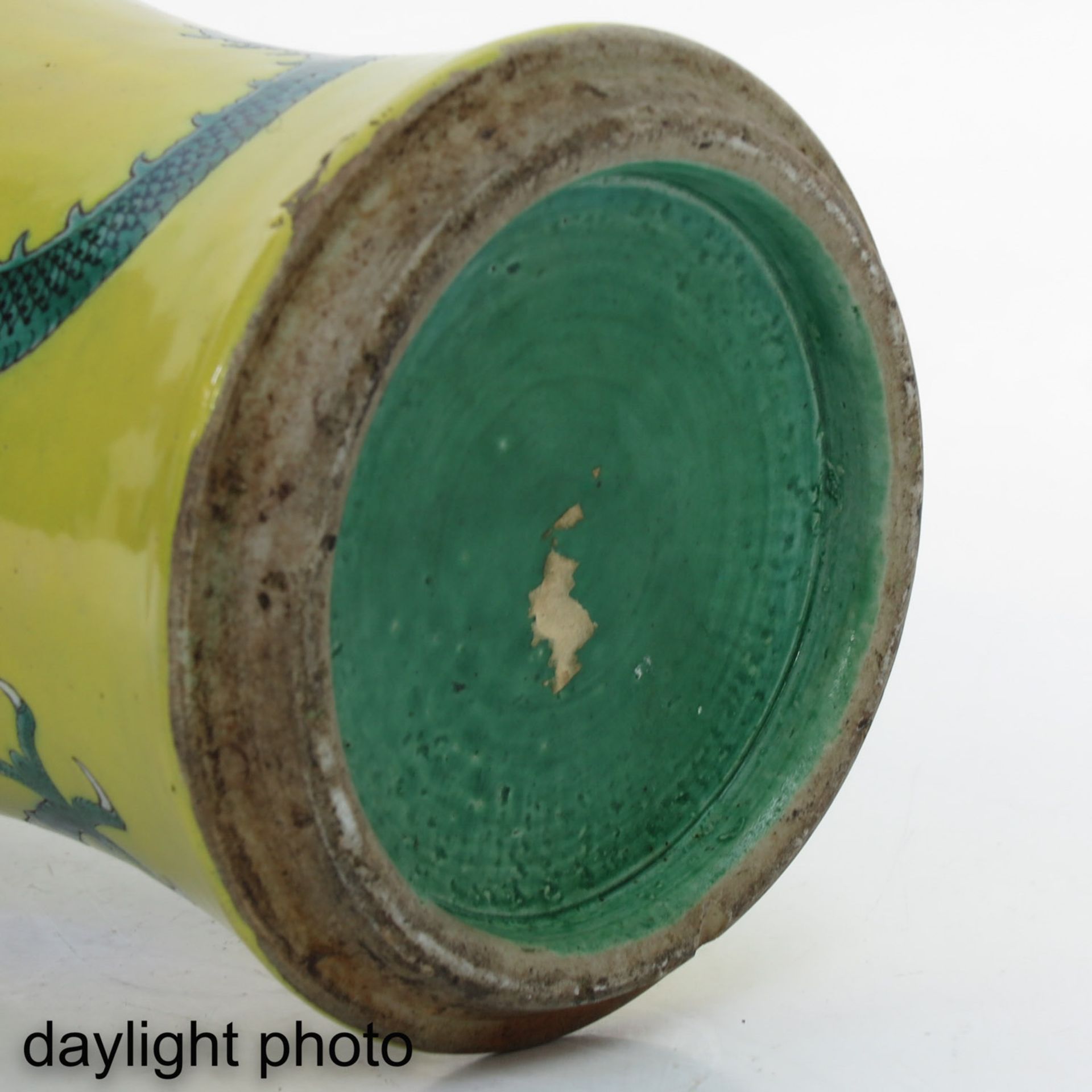 A Yellow and Green Dragon Vase - Image 9 of 10