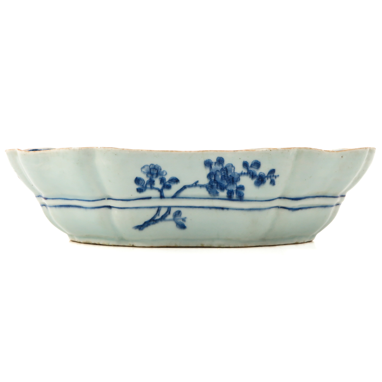 A Blue and White Serving Dish - Image 4 of 8