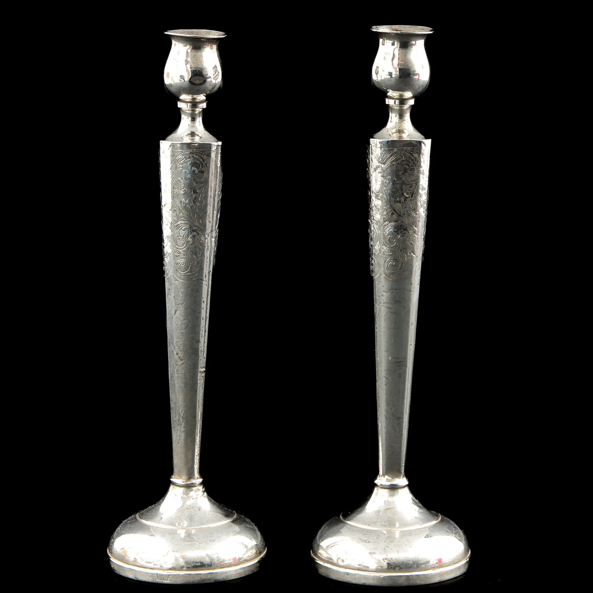 A Pair of Sterling Silver Candlesticks - Bild 3 aus 7