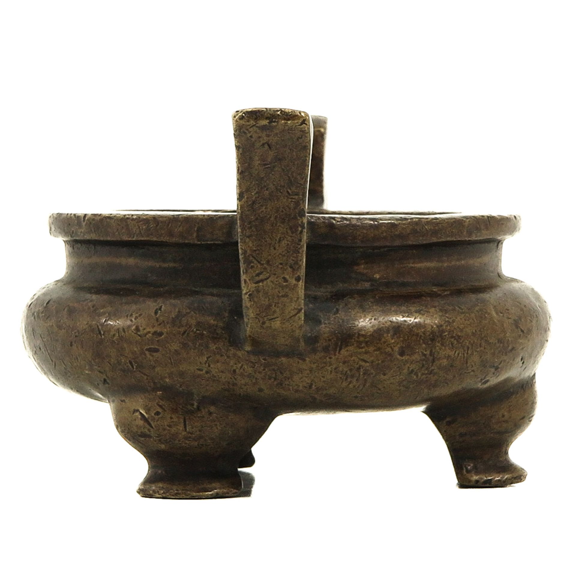 A Bronze Tripod Censer - Image 2 of 10