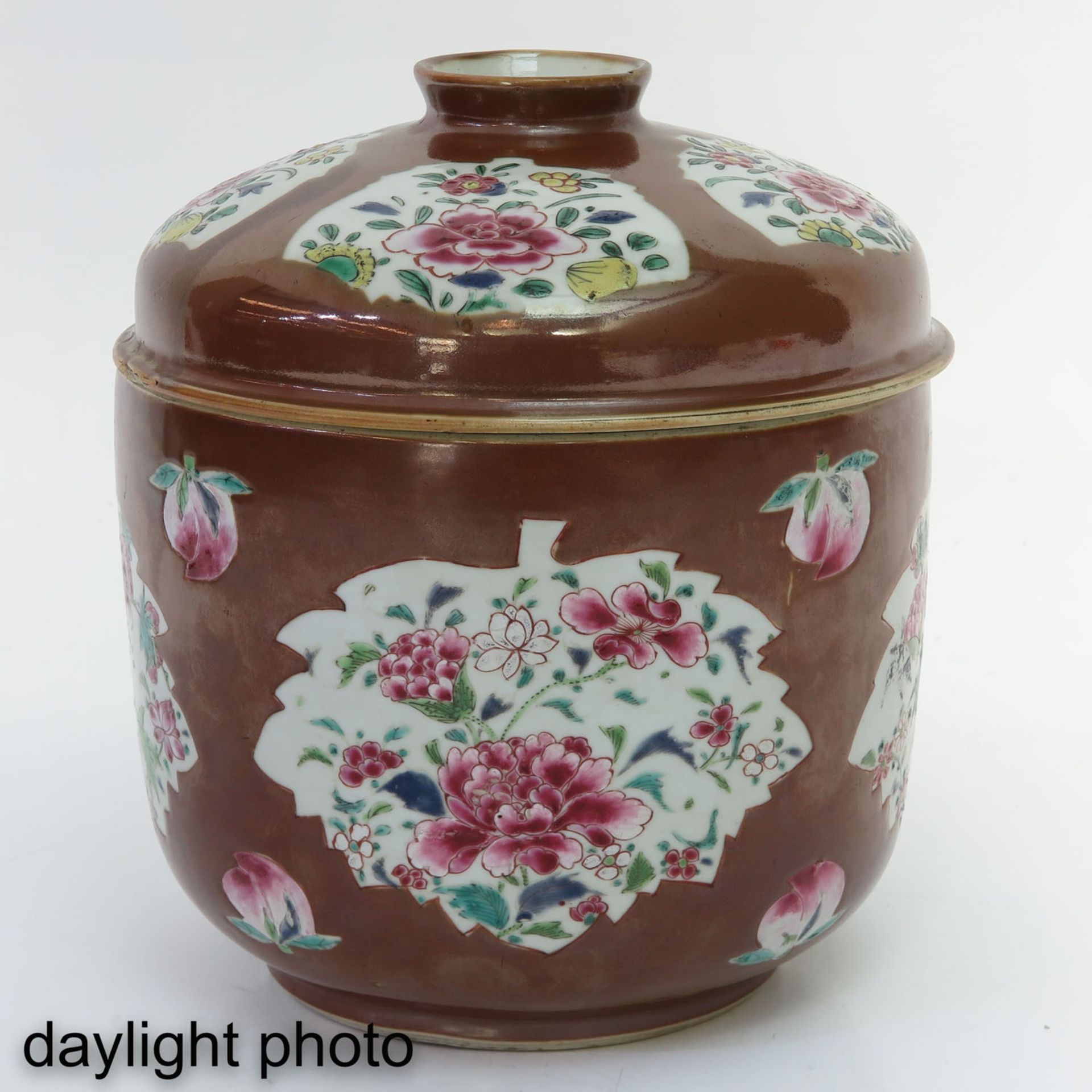 A Batavianware Jar with Cover - Image 7 of 9