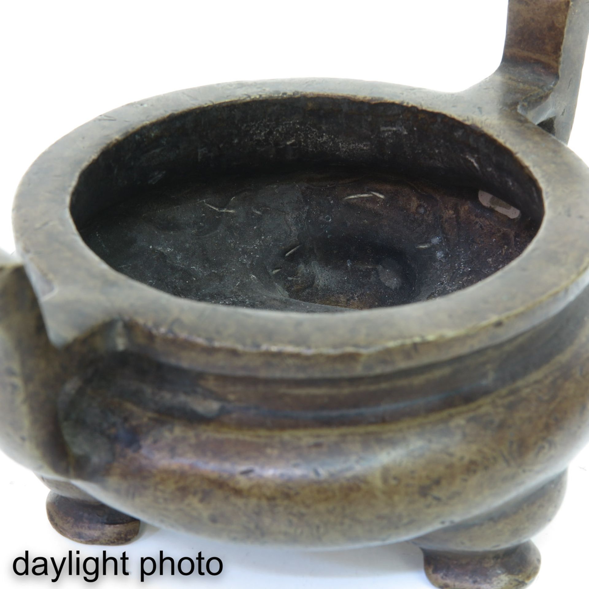 A Bronze Tripod Censer - Image 10 of 10