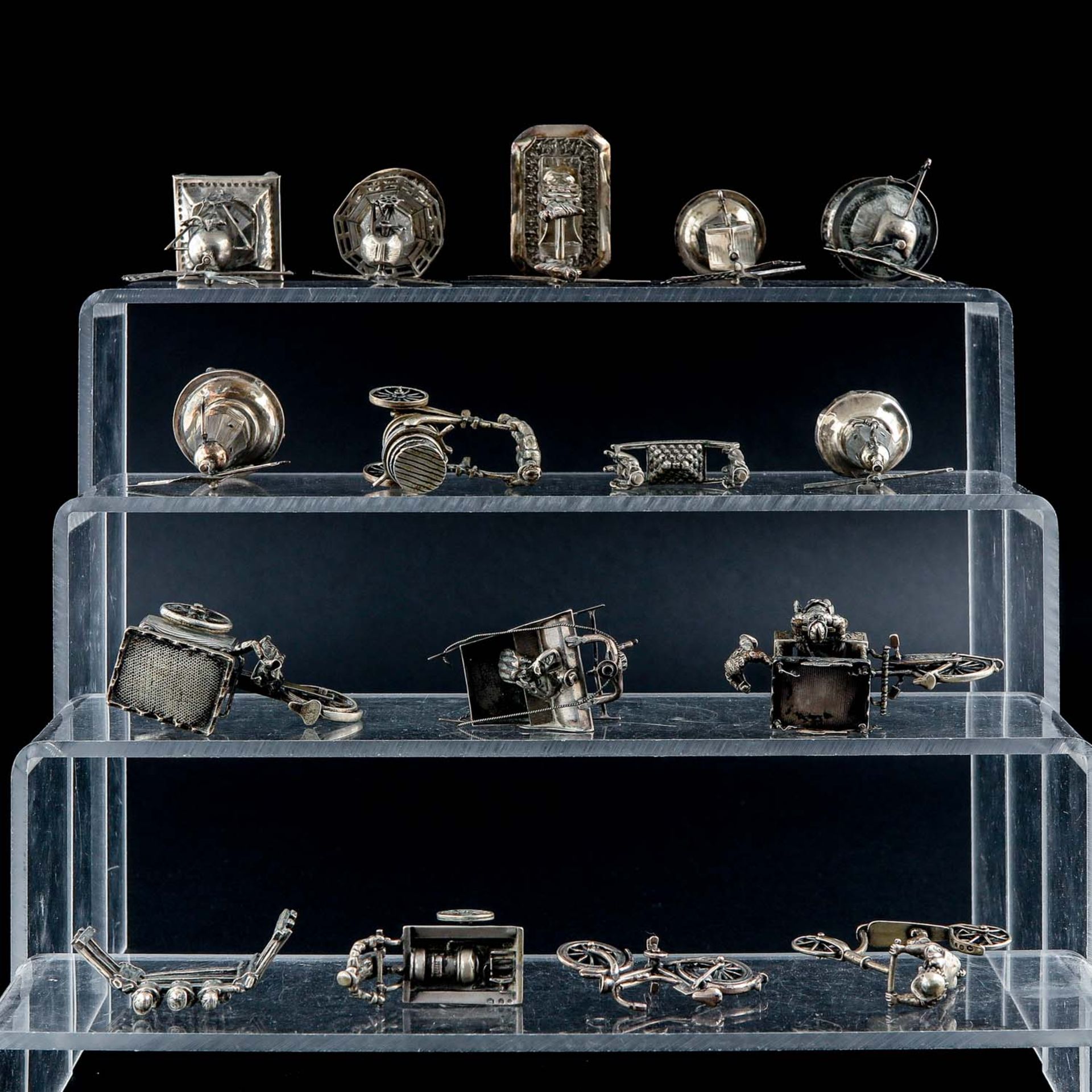 A Collection of 16 Silver Miniatures - Bild 5 aus 10