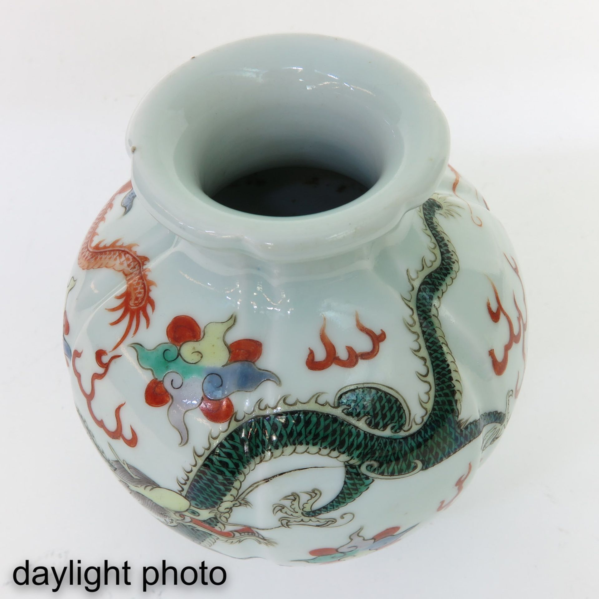 A Small Famille Verte Vase - Image 10 of 10