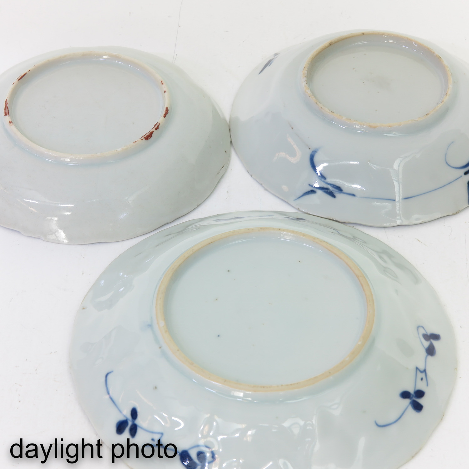 A Collection of 5 Blue and White Cups and Saucers - Image 8 of 10