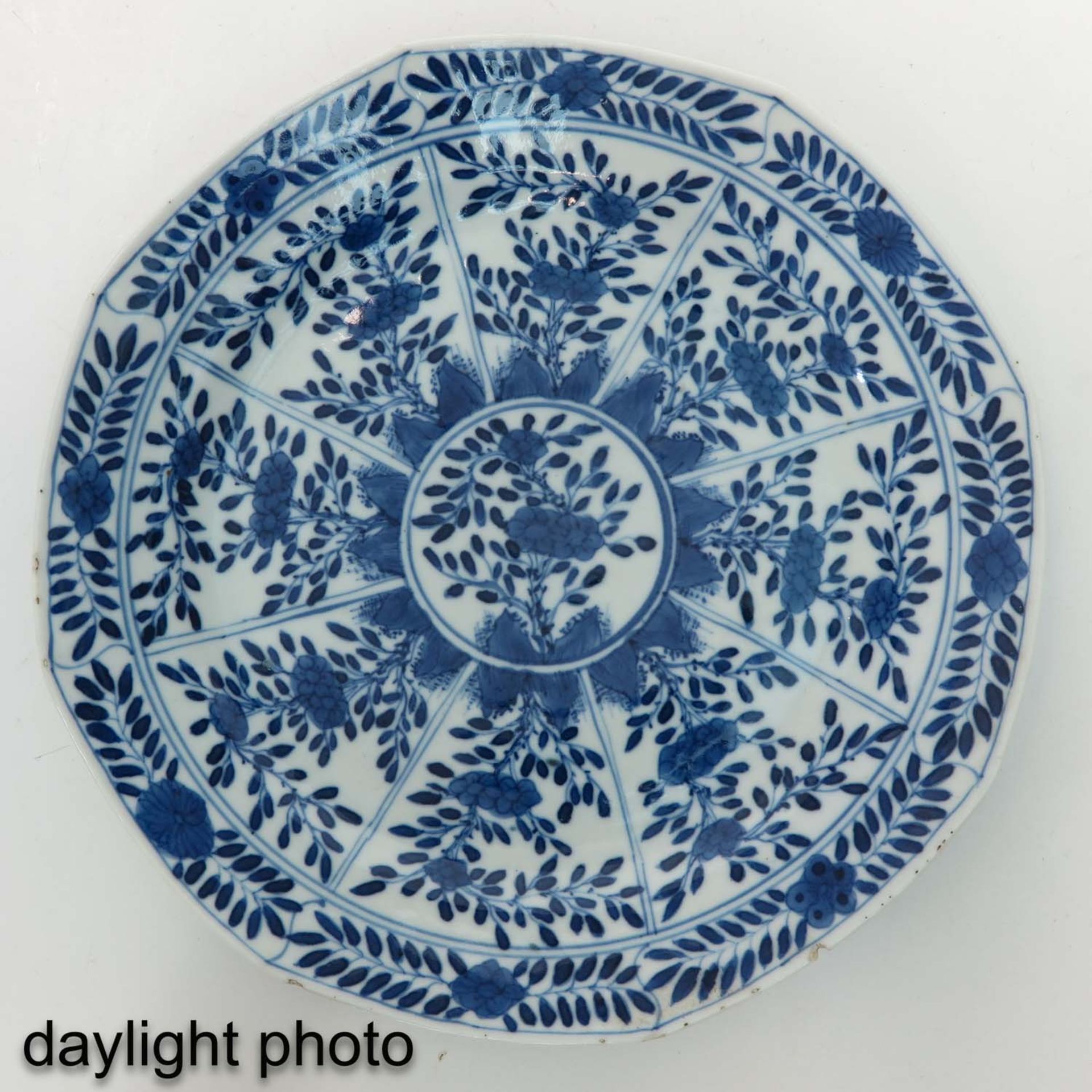 A Pair of Blue and White Plates - Image 10 of 10