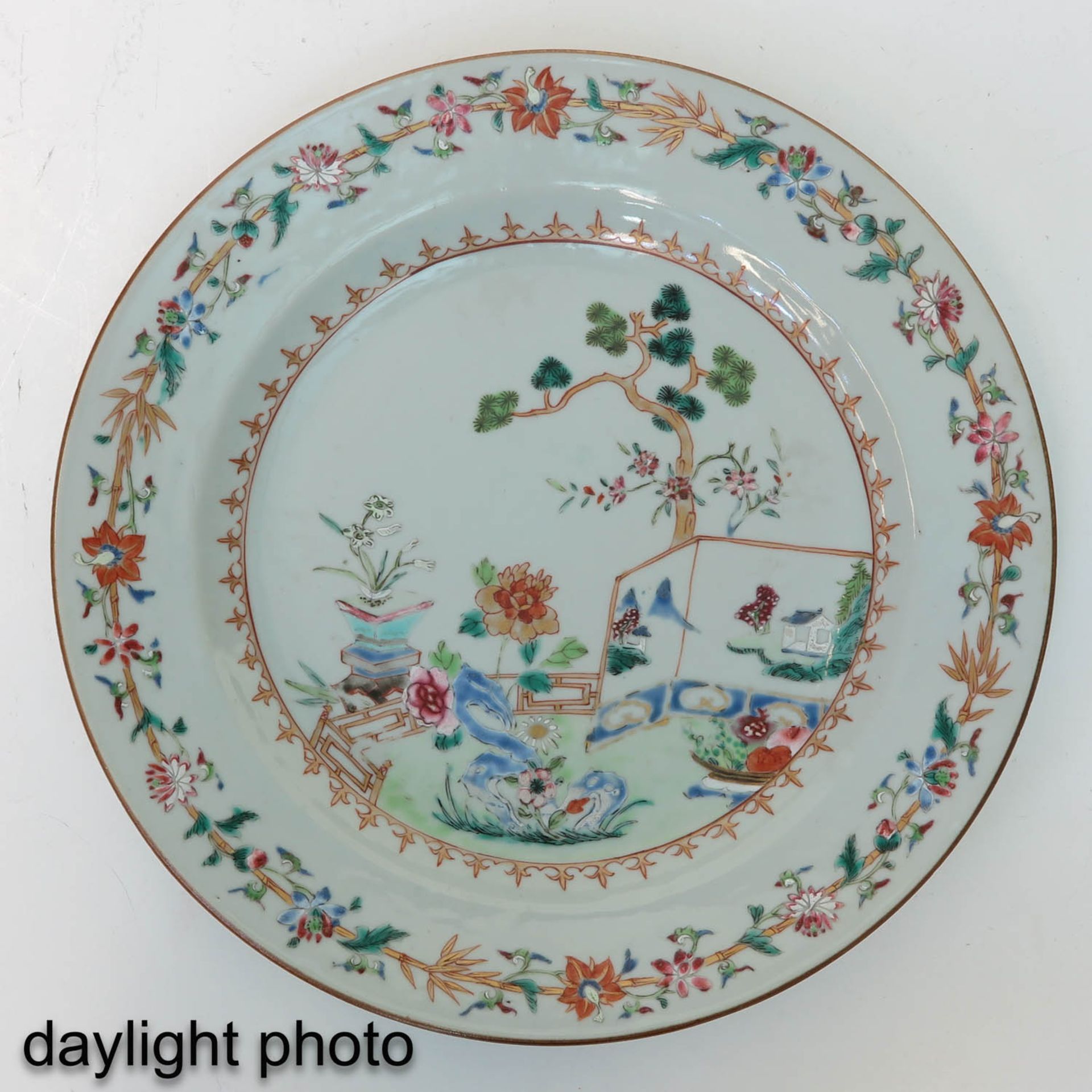 A Pair of Famille Rose Plates - Image 9 of 9