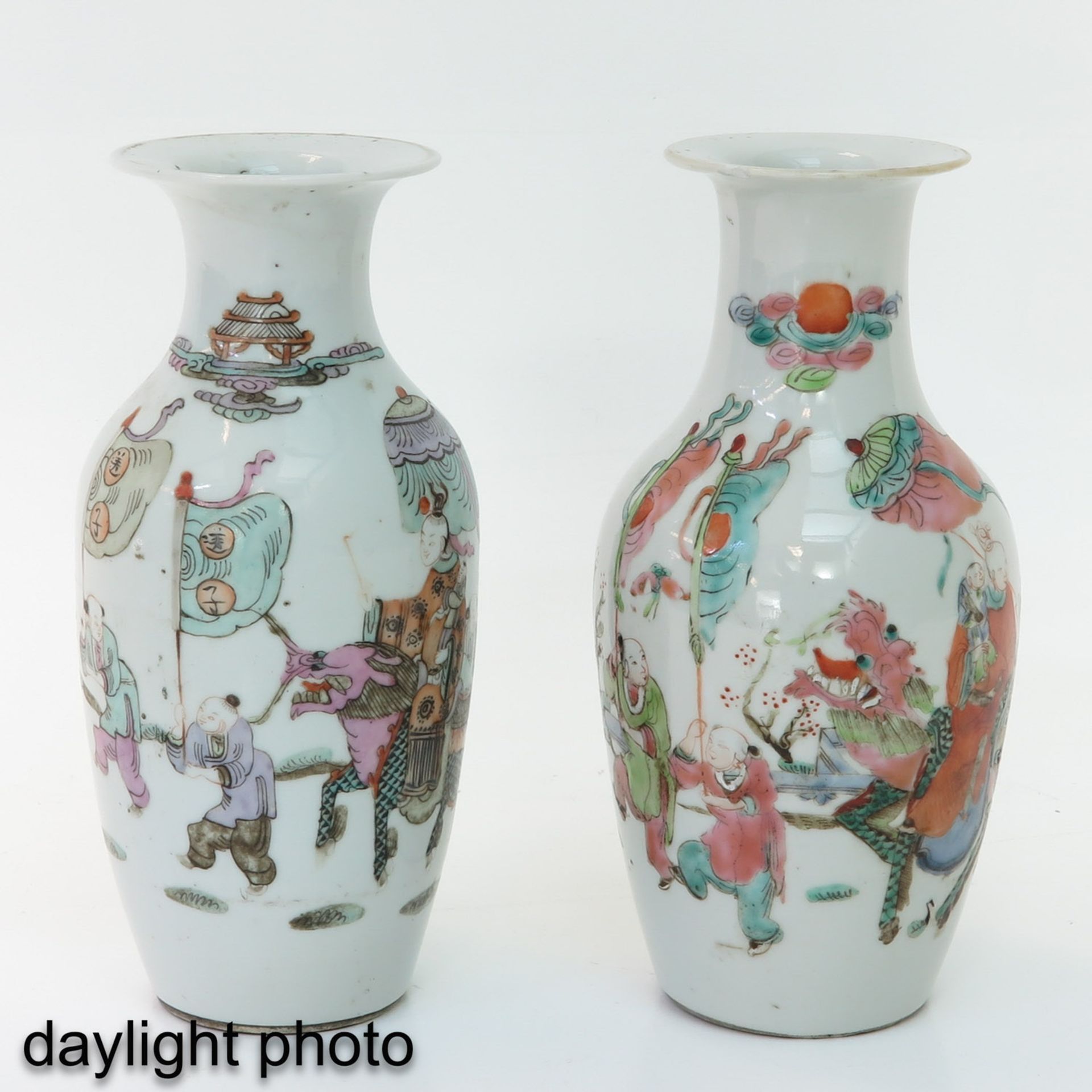 A lot of 2 Famille Rose Vases - Bild 7 aus 10