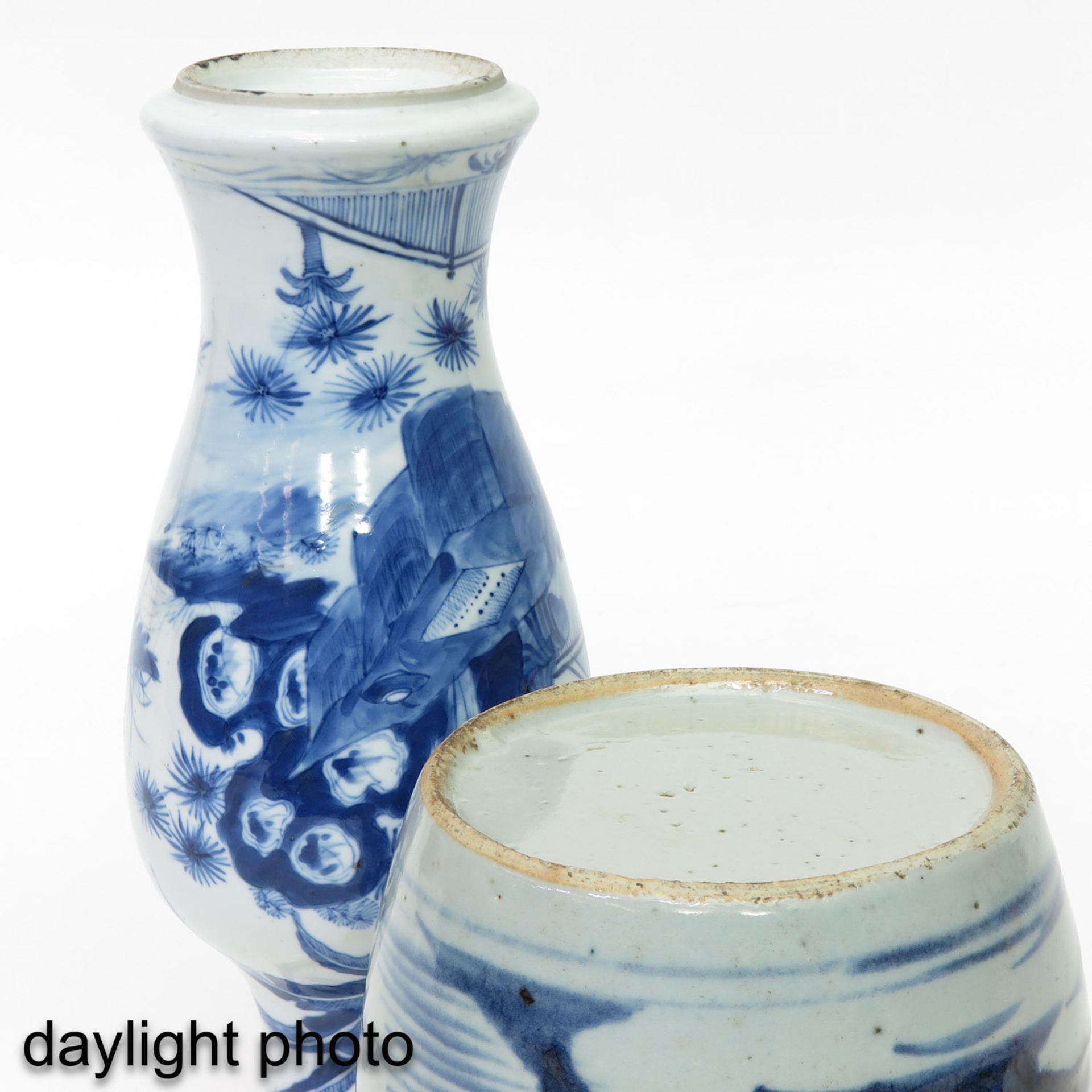 A Vase and Ginger Jar - Image 8 of 10