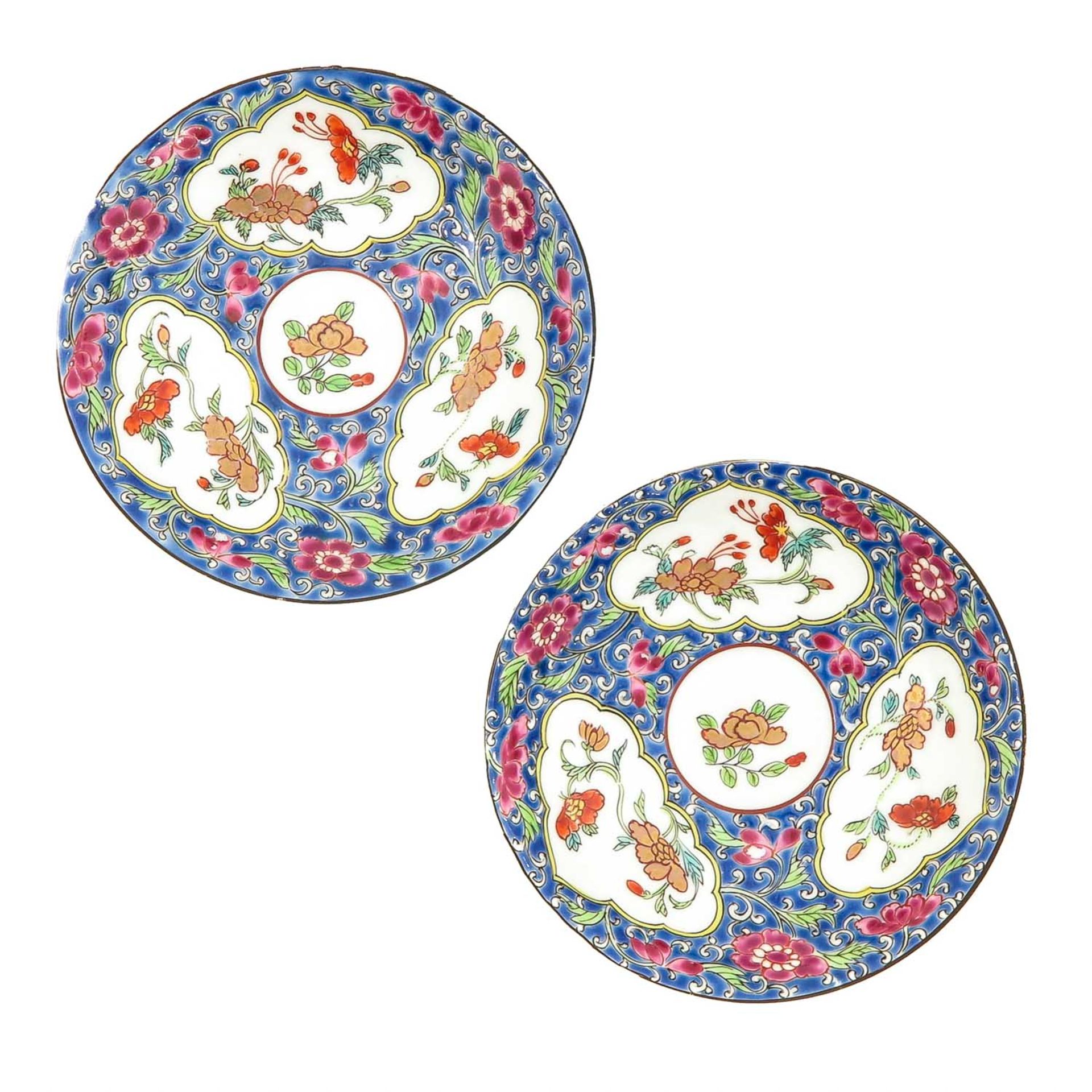 A Pair of Famille Rose Cups and Saucers - Bild 7 aus 10