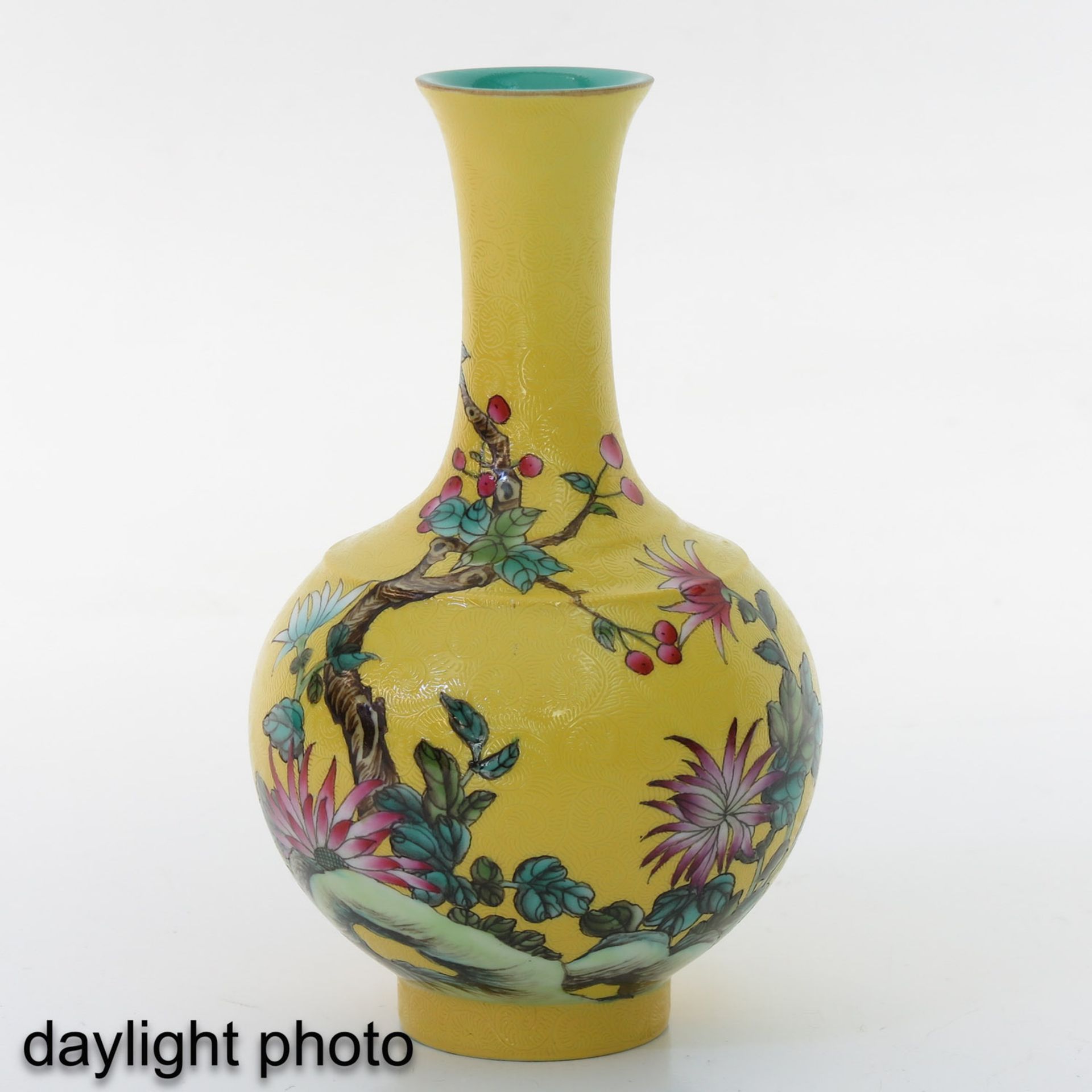 A Famille Rose Vase - Bild 7 aus 10