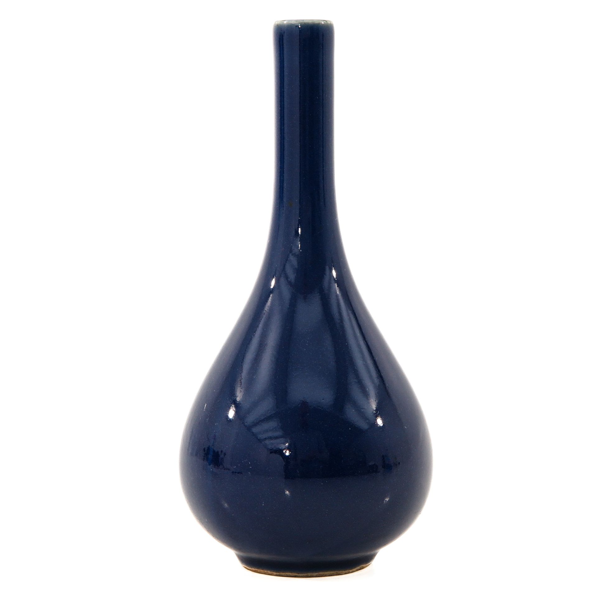 A Small Blue Glaze Vase - Bild 2 aus 9