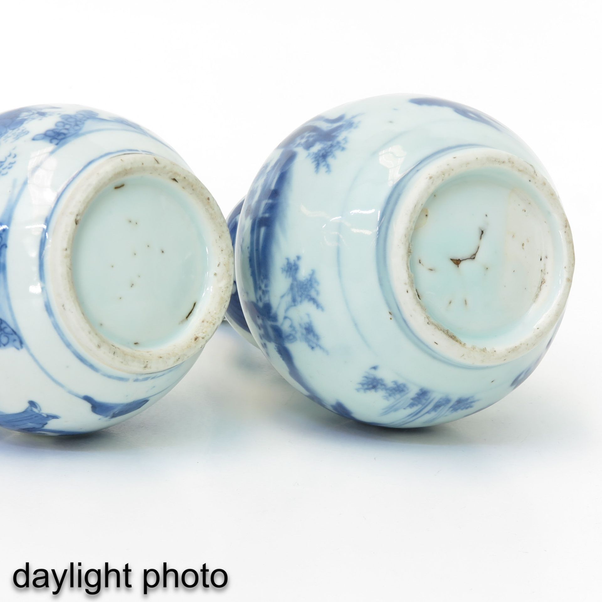 A Pair of Blue and White Gourd Vases - Image 8 of 10