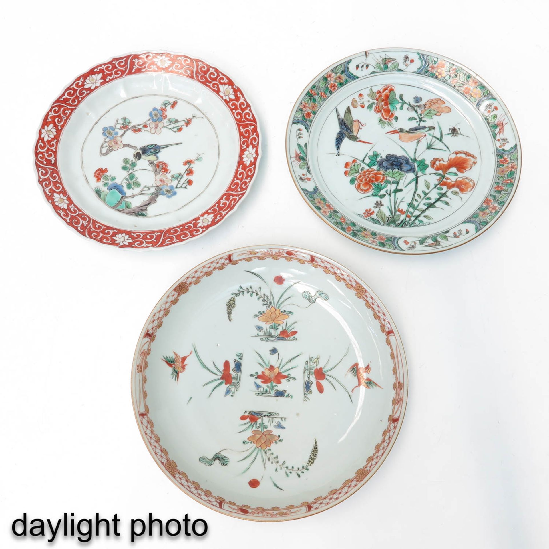 A Collection of 3 Plates - Image 9 of 10